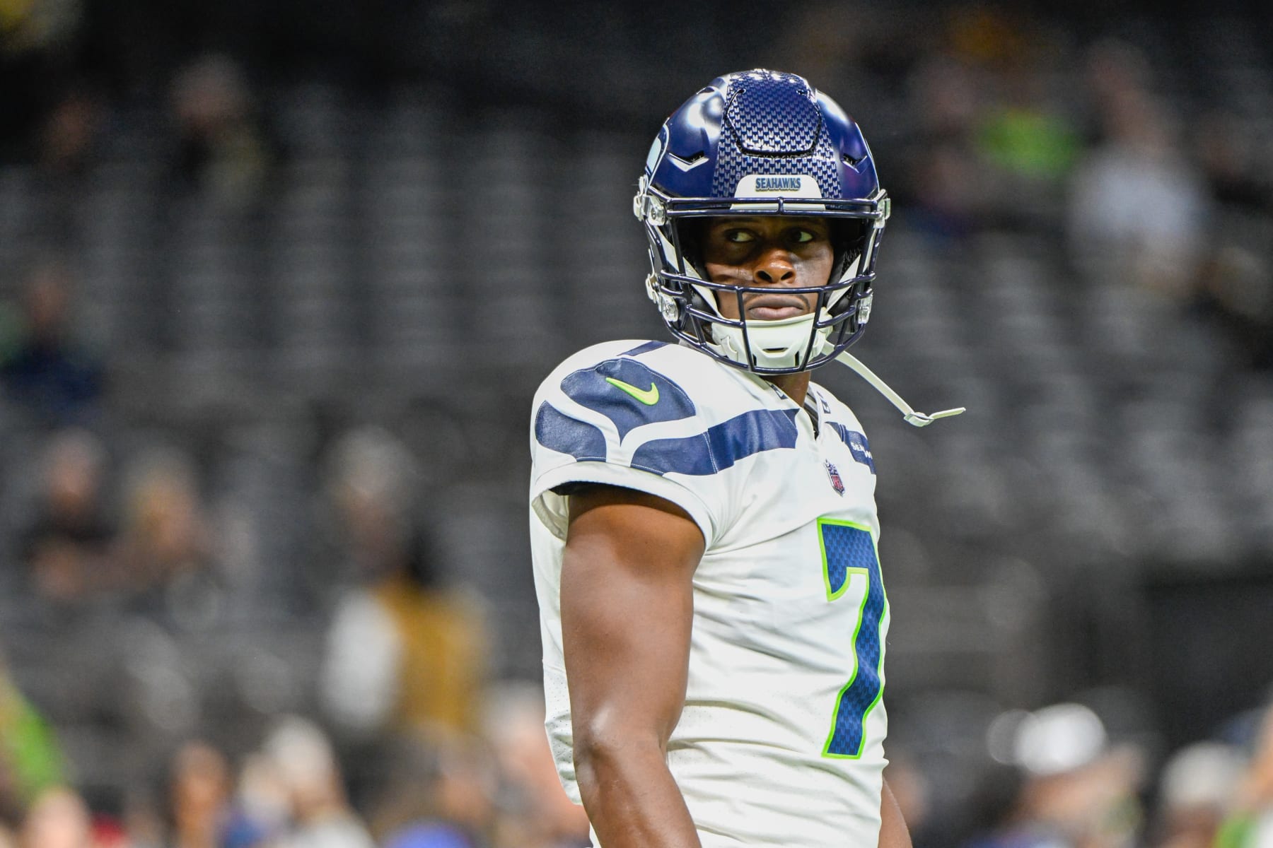 NEW ORLEANS, LA - OCTOBER 09: Seattle Seahawks quarterback Geno Smith (7) warms up before the football game between the Seattle Seahawks and New Orleans Saints at Caesars Superdome on October 9, 2022 in New Orleans, LA. (Photo by Ken Murray/Icon Sportswire via Getty Images)