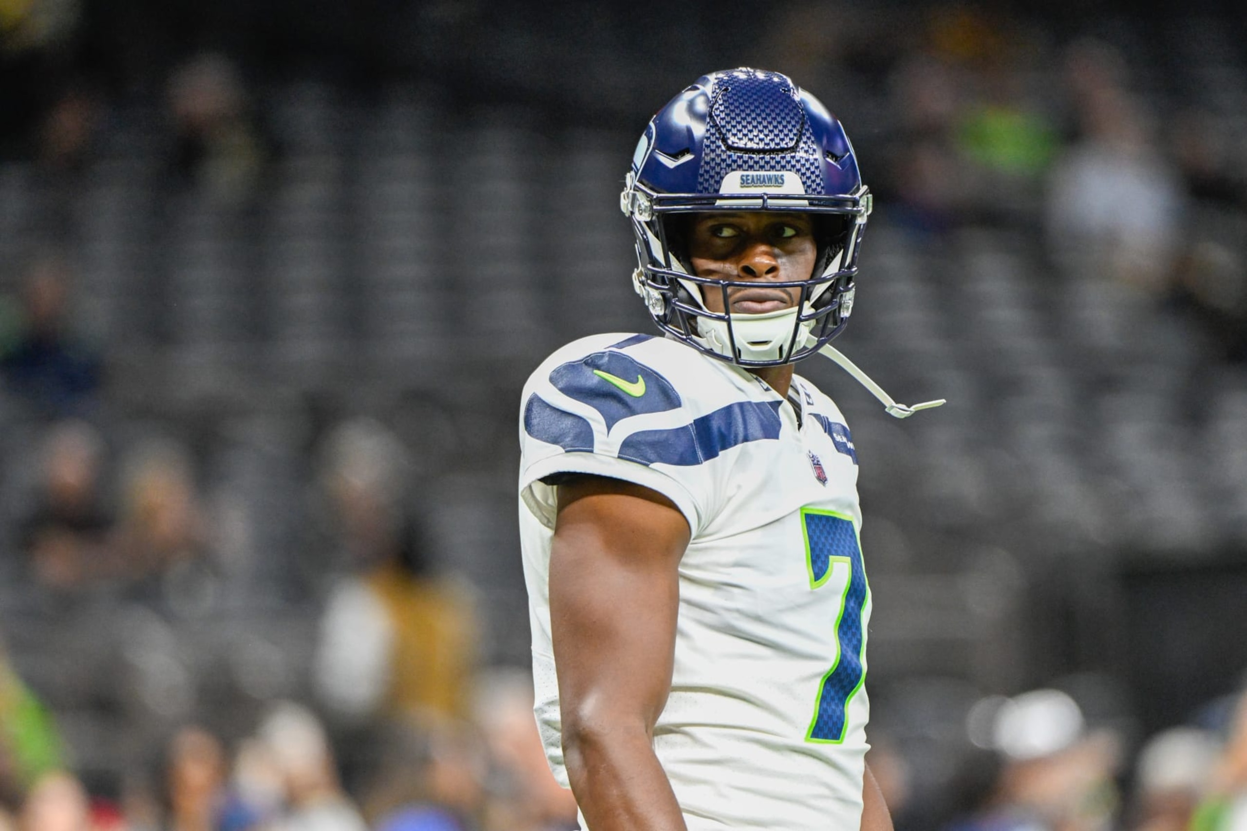NEW ORLEANS, LA - OCTOBER 09: Seattle Seahawks quarterback Geno Smith (7) warms up before the football game between the Seattle Seahawks and New Orleans Saints at Caesars Superdome on October 9, 2022 in New Orleans, LA. (Photo by Ken Murray/Icon Sportswire via Getty Images)