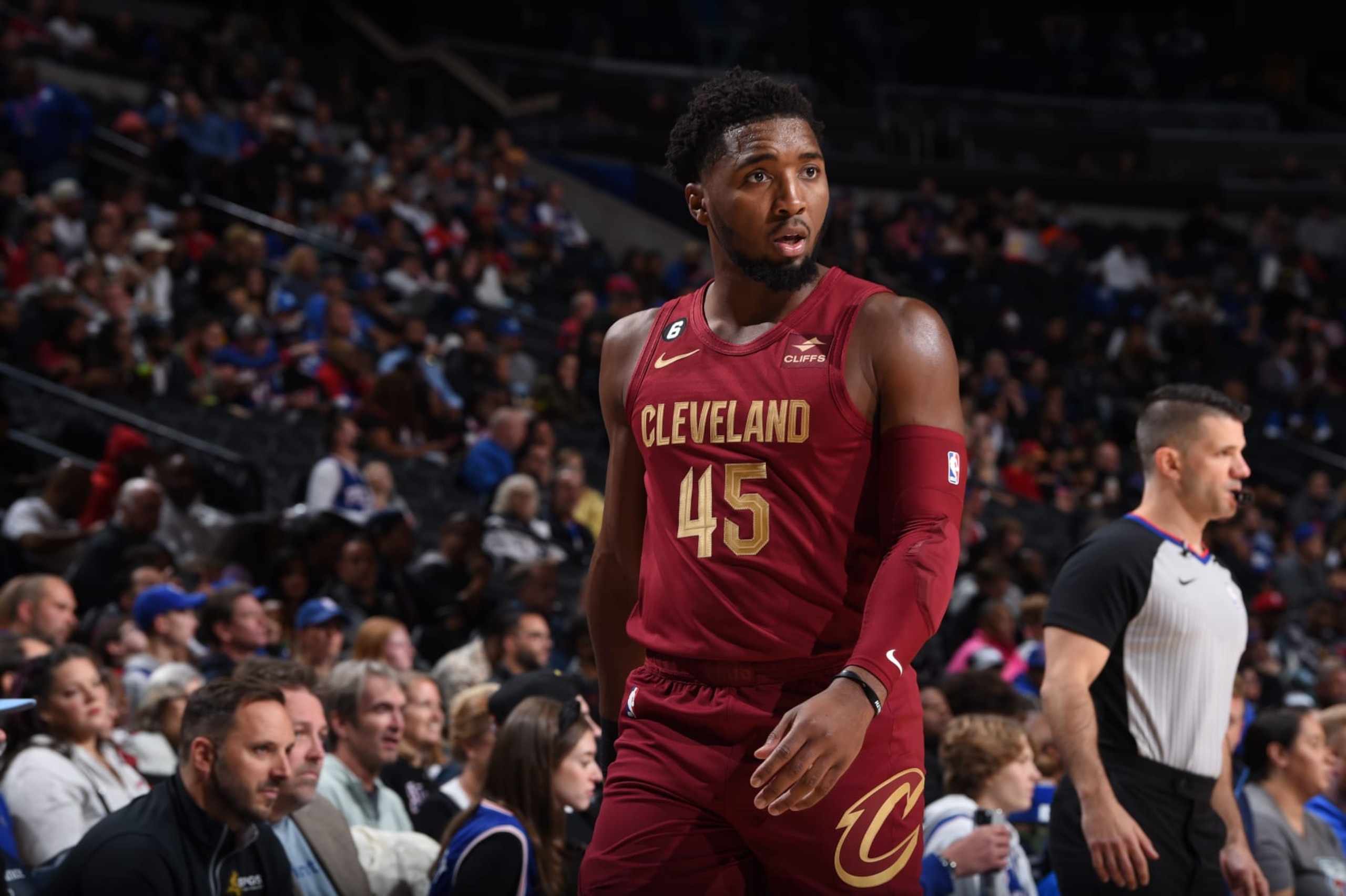 PHILADELPHIA, PA - OCTOBER 5: Donovan Mitchell #45 of the Cleveland Cavaliers looks on on October 5, 2022 at the Wells Fargo Center in Philadelphia, Pennsylvania NOTE TO USER: User expressly acknowledges and agrees that, by downloading and/or using this Photograph, user is consenting to the terms and conditions of the Getty Images License Agreement. Mandatory Copyright Notice: Copyright 2022 NBAE (Photo by David Dow/NBAE via Getty Images) PHILADELPHIA, PA - OCTOBER 5: Donovan Mitchell #45 of the Cleveland Cavaliers looks on on October 5, 2022 at the Wells Fargo Center in Philadelphia, Pennsylvania NOTE TO USER: User expressly acknowledges and agrees that, by downloading and/or using this Photograph, user is consenting to the terms and conditions of the Getty Images License Agreement. Mandatory Copyright Notice: Copyright 2022 NBAE (Photo by David Dow/NBAE via Getty Images)