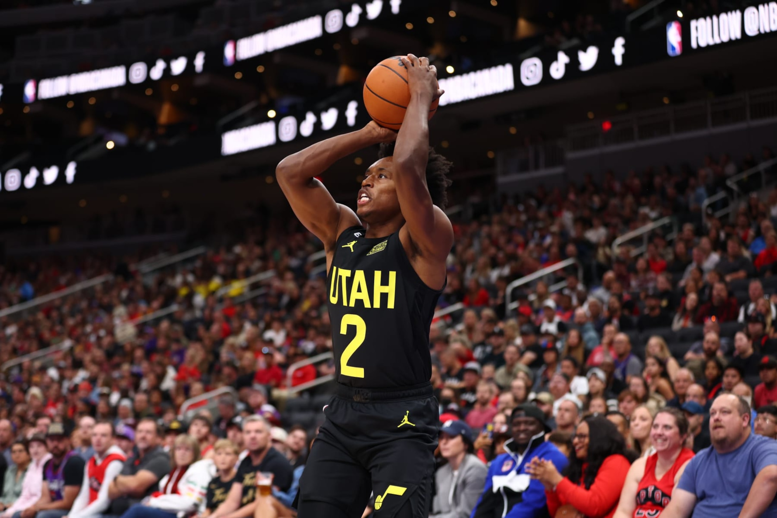 ALBERTA, CANADA - OCTOBER 2: Collin Sexton #2 of the Utah Jazz shoots the ball against the Toronto Raptors during a preseason game on October 2, 2022 at the Rogers Place in Edmonton, Alberta, Canada. NOTE TO USER: User expressly acknowledges and agrees that, by downloading and or using this Photograph, user is consenting to the terms and conditions of the Getty Images License Agreement. Mandatory Copyright Notice: Copyright 2022 NBAE (Photo by Vaughn Ridley/NBAE via Getty Images) ALBERTA, CANADA - OCTOBER 2: Collin Sexton #2 of the Utah Jazz shoots the ball against the Toronto Raptors during a preseason game on October 2, 2022 at the Rogers Place in Edmonton, Alberta, Canada. NOTE TO USER: User expressly acknowledges and agrees that, by downloading and or using this Photograph, user is consenting to the terms and conditions of the Getty Images License Agreement. Mandatory Copyright Notice: Copyright 2022 NBAE (Photo by Vaughn Ridley/NBAE via Getty Images)
