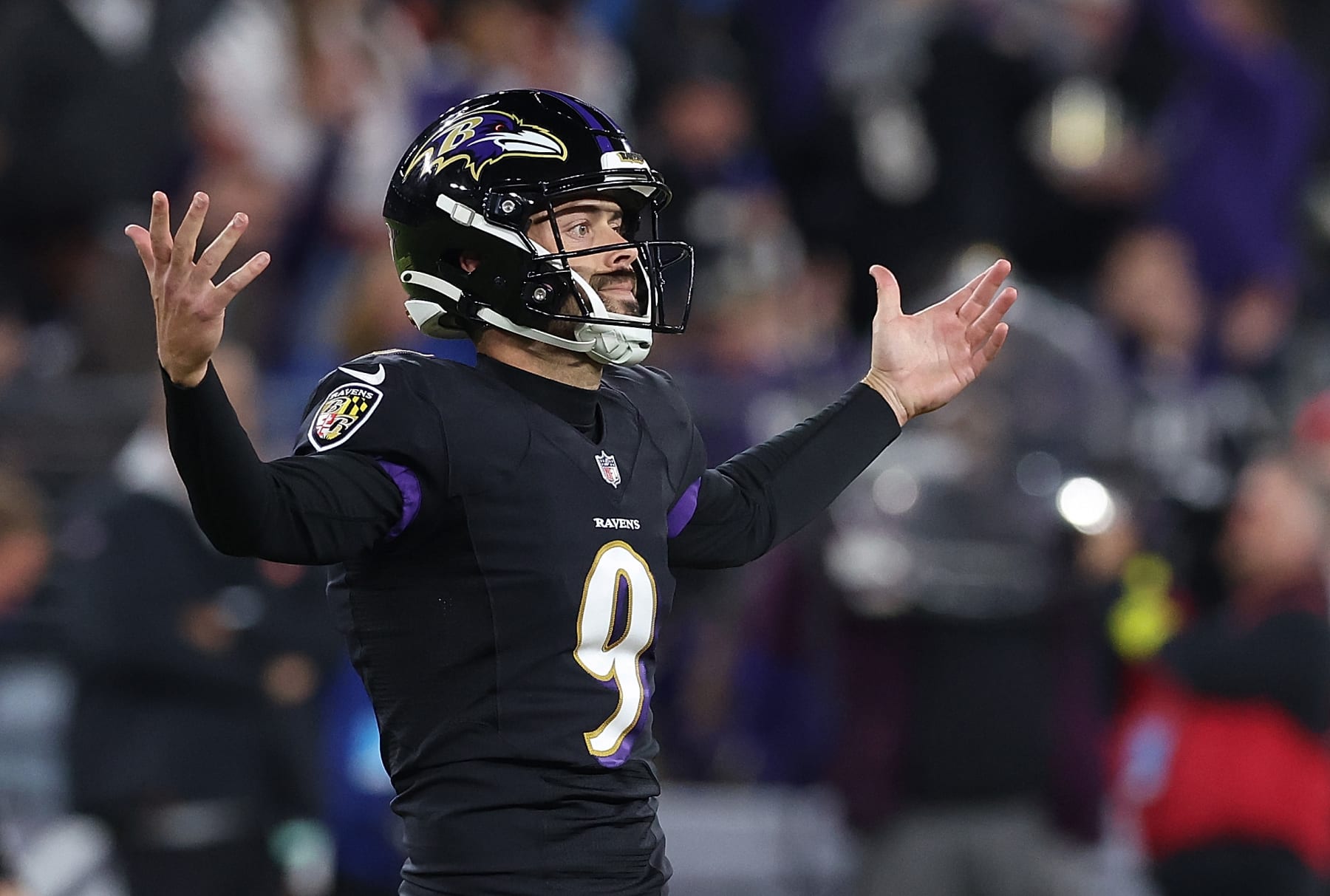 BALTIMORE, MARYLAND - OCTOBER 09:  Justin Tucker #9 of the Baltimore Ravens reacts after kicking a field goal in the third quarter against the Cincinnati Bengals at M&T Bank Stadium on October 09, 2022 in Baltimore, Maryland. (Photo by Todd Olszewski/Getty Images)