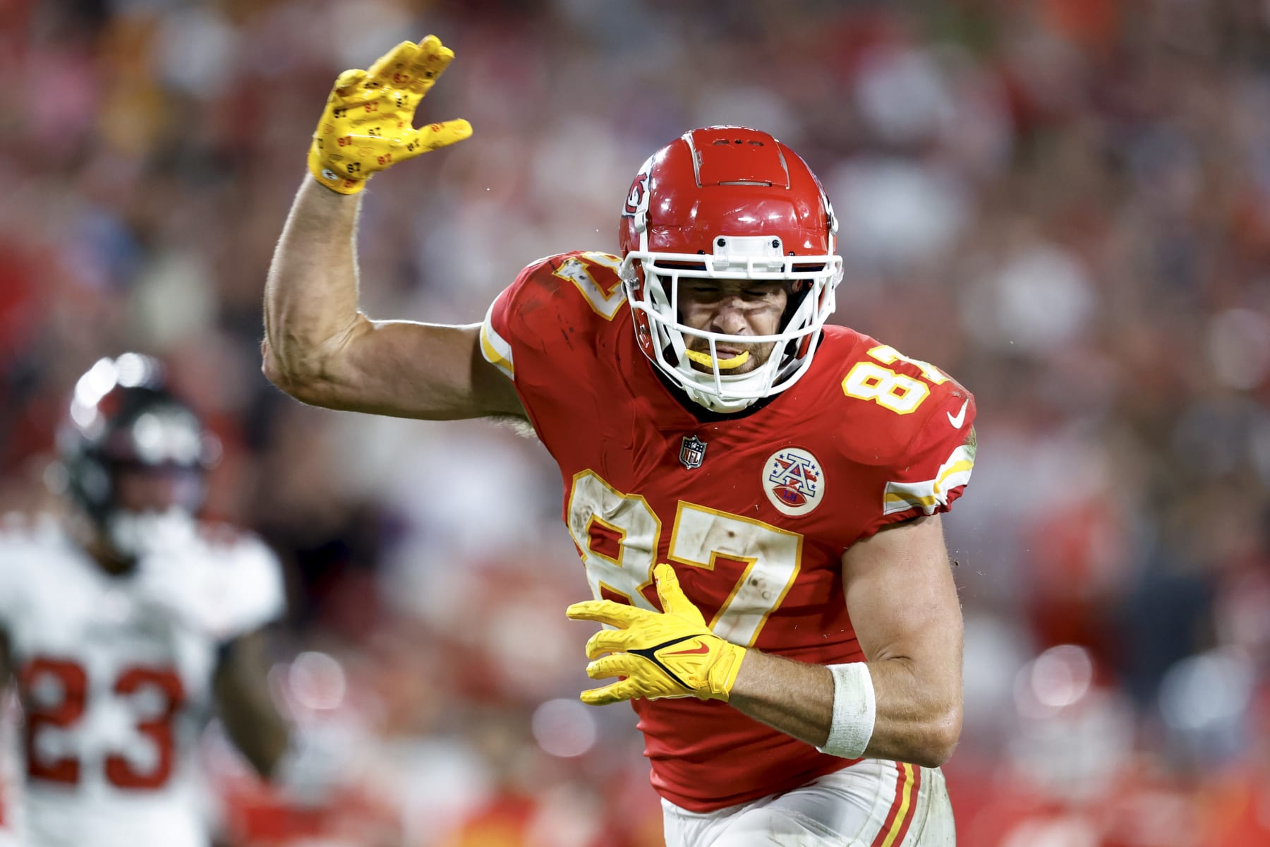 TAMPA, FLORIDA - OCTOBER 02: Travis Kelce #87 of the Kansas City Chiefs reacts against the Tampa Bay Buccaneers during the fourth quarter at Raymond James Stadium on October 02, 2022 in Tampa, Florida. (Photo by Douglas P. DeFelice/Getty Images)