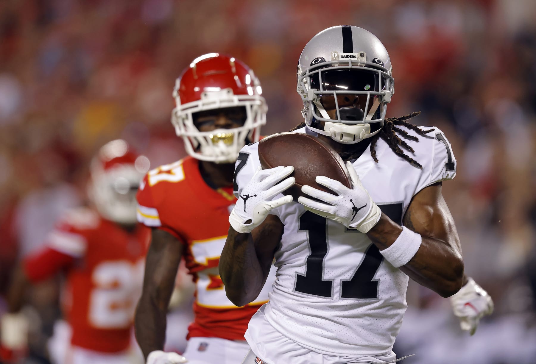 KANSAS CITY, MISSOURI - OCTOBER 10:  Davante Adams #17 of the Las Vegas Raiders catches a long pass for a touchdown as Rashad Fenton #27 of the Kansas City Chiefs defends during the 1st quarter of the  at Arrowhead Stadium on October 10, 2022 in Kansas City, Missouri. (Photo by David Eulitt/Getty Images)