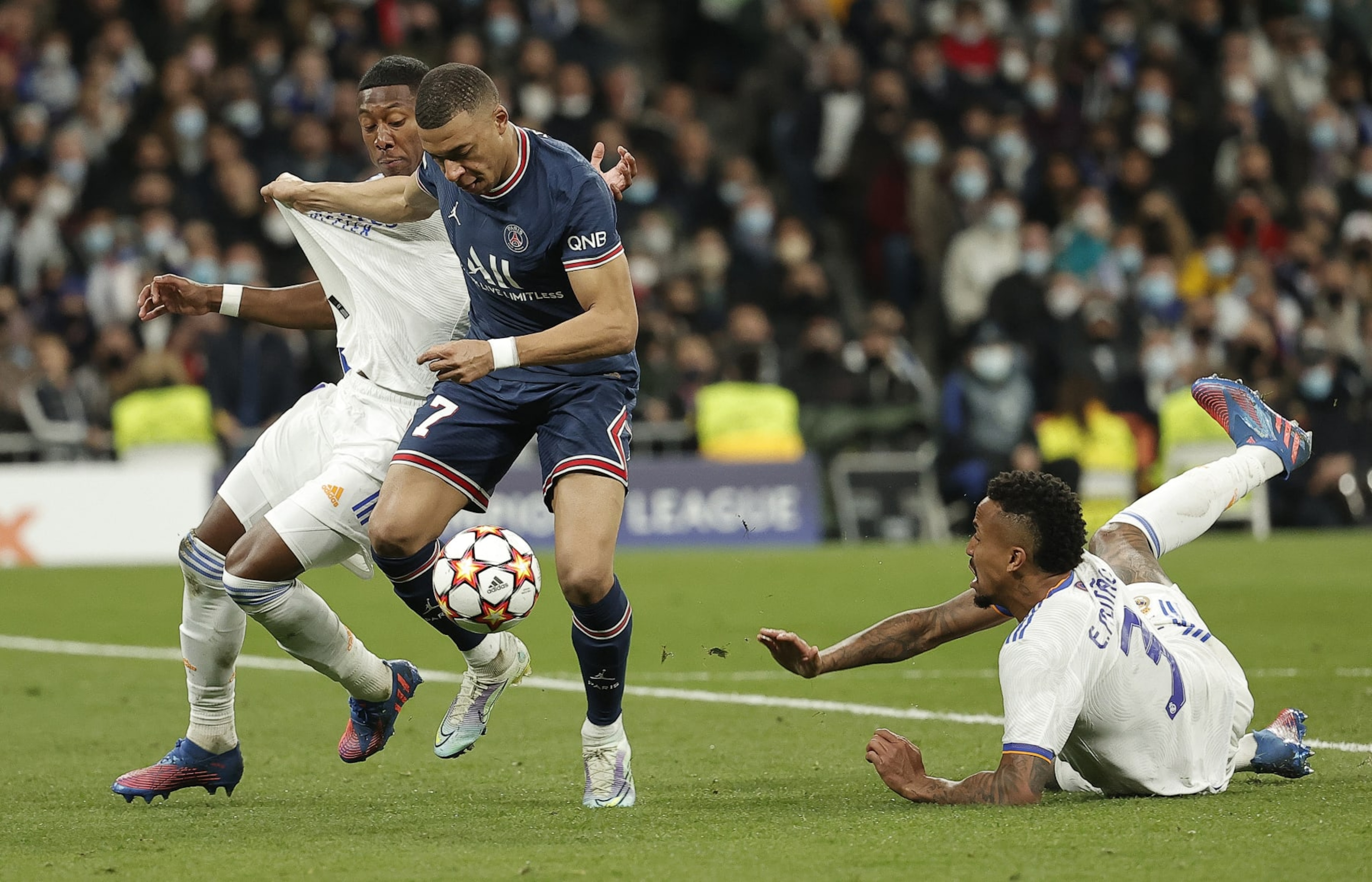 MADRID, SPAIN - MARCH 9: Kylian Mbappe (C) of Paris Saint-Germain in action against David Alaba (L) of Real Madrid during the UEFA Champions League round of sixteen leg two match between Real Madrid and Paris Saint-Germain at Estadio Santiago Bernabeu on March 09, 2022 in Madrid, Spain. (Photo by Burak Akbulut/Anadolu Agency via Getty Images)