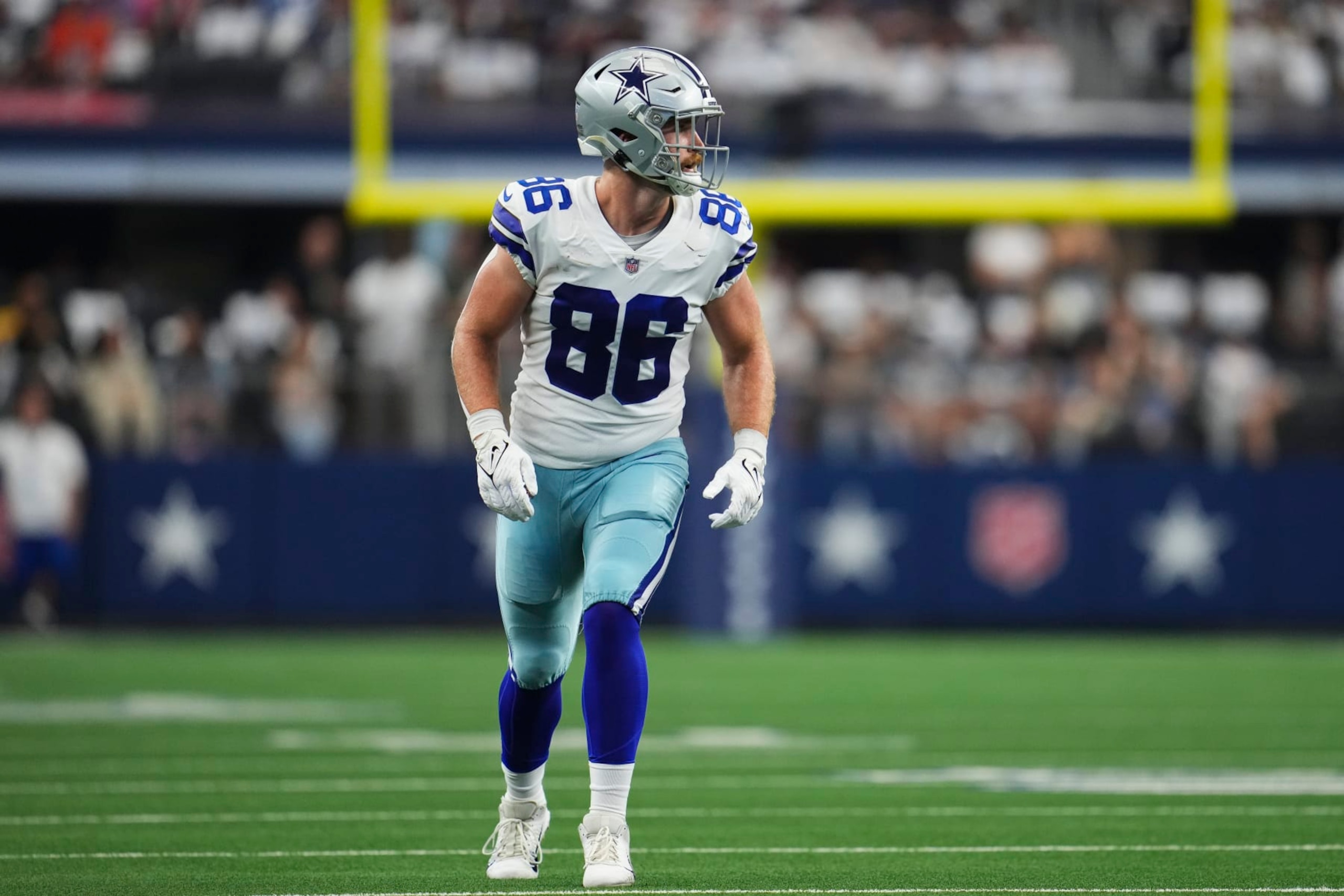 ARLINGTON, TX - SEPTEMBER 18: Dalton Schultz #86 of the Dallas Cowboys gets set against the Cincinnati Bengals at AT&T Stadium on September 18, 2022 in Arlington, Texas. (Photo by Cooper Neill/Getty Images)