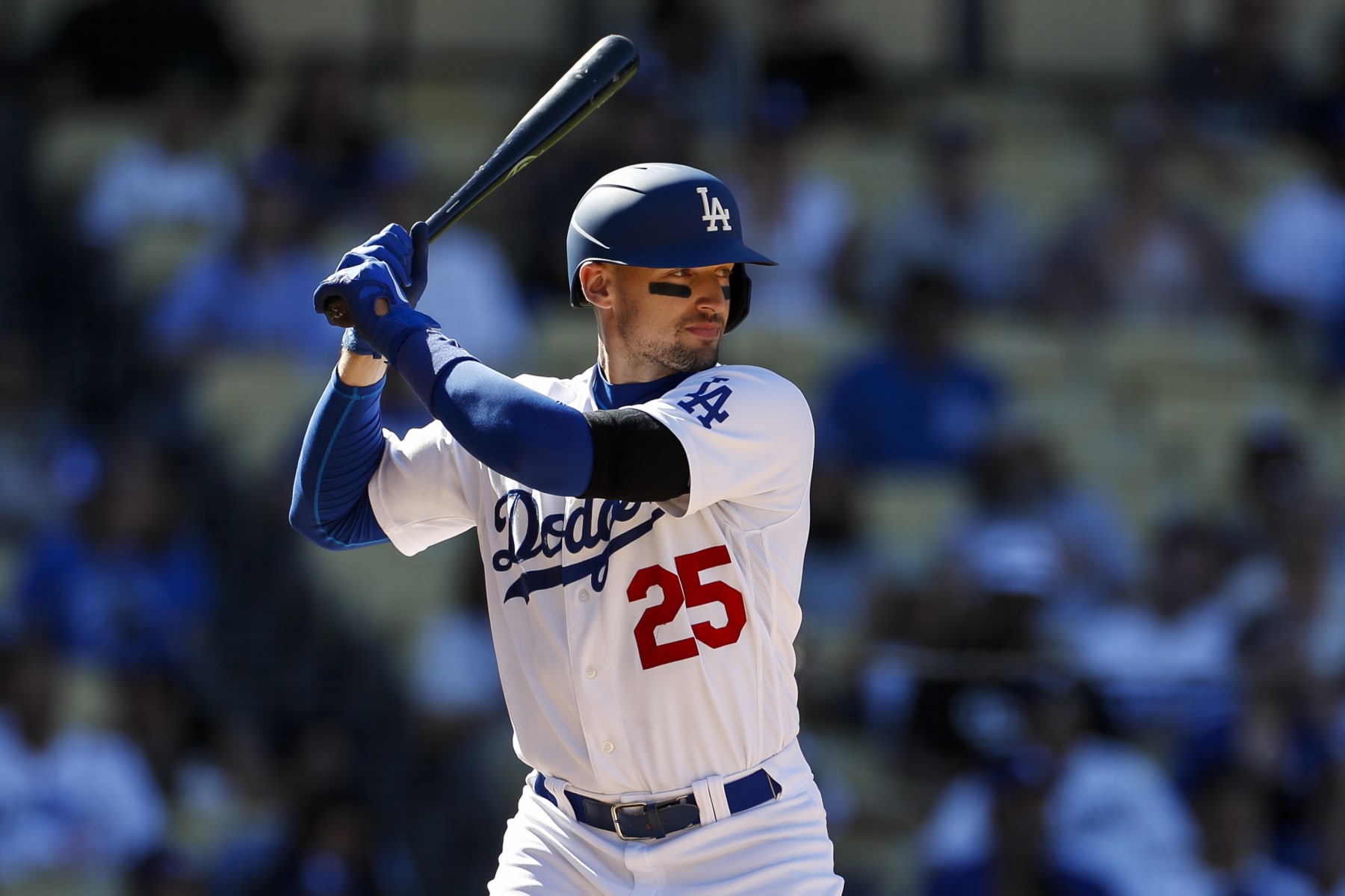 LOS ANGELES, CA - SEPTEMBER 20: Los Angeles Dodgers left fielder Trayce Thompson (25) waits for the pitch in the eighth inning during game 1 of a doubleheader against the Arizona Diamondbacks on September 20, 2022, at Dodger Stadium in Los Angeles, CA. (Photo by Brandon Sloter/Icon Sportswire via Getty Images)