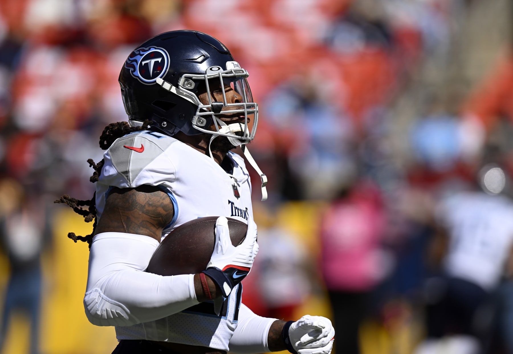 LANDOVER, MARYLAND - OCTOBER 09: Derrick Henry #22 of the Tennessee Titans warms up before his game against the Washington Commanders at FedExField on October 09, 2022 in Landover, Maryland. (Photo by Greg Fiume/Getty Images)