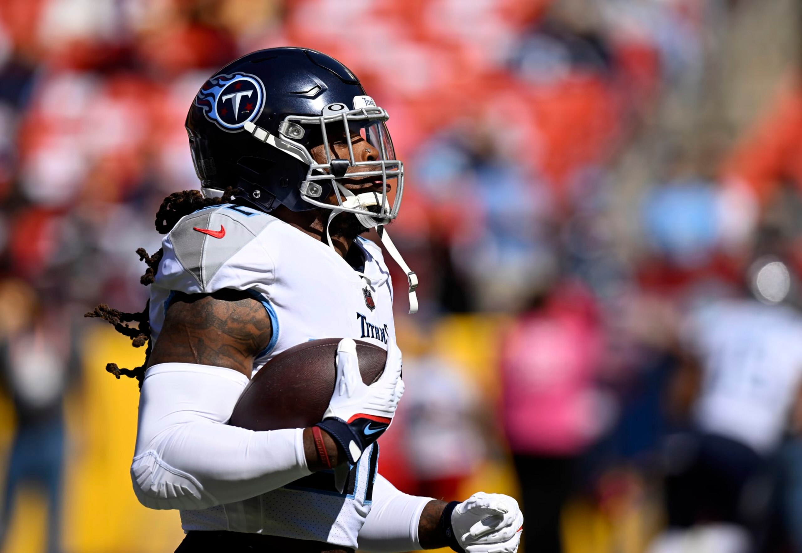 LANDOVER, MARYLAND - OCTOBER 09: Derrick Henry #22 of the Tennessee Titans warms up before his game against the Washington Commanders at FedExField on October 09, 2022 in Landover, Maryland. (Photo by Greg Fiume/Getty Images) LANDOVER, MARYLAND - OCTOBER 09: Derrick Henry #22 of the Tennessee Titans warms up before his game against the Washington Commanders at FedExField on October 09, 2022 in Landover, Maryland. (Photo by Greg Fiume/Getty Images)