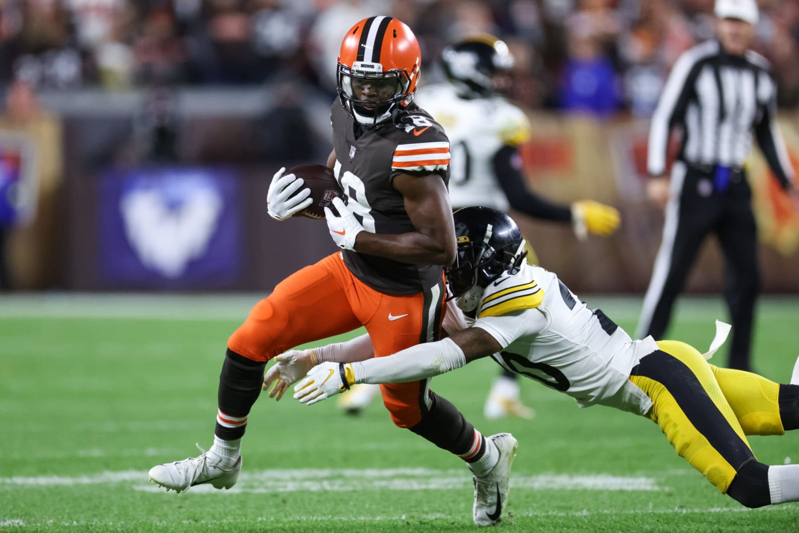 CLEVELAND, OHIO - SEPTEMBER 22: David Bell #18 of the Cleveland Browns rushes ahead of Cameron Sutton #20 of the Pittsburgh Steelers during the second quarter at FirstEnergy Stadium on September 22, 2022 in Cleveland, Ohio. (Photo by Gregory Shamus/Getty Images)