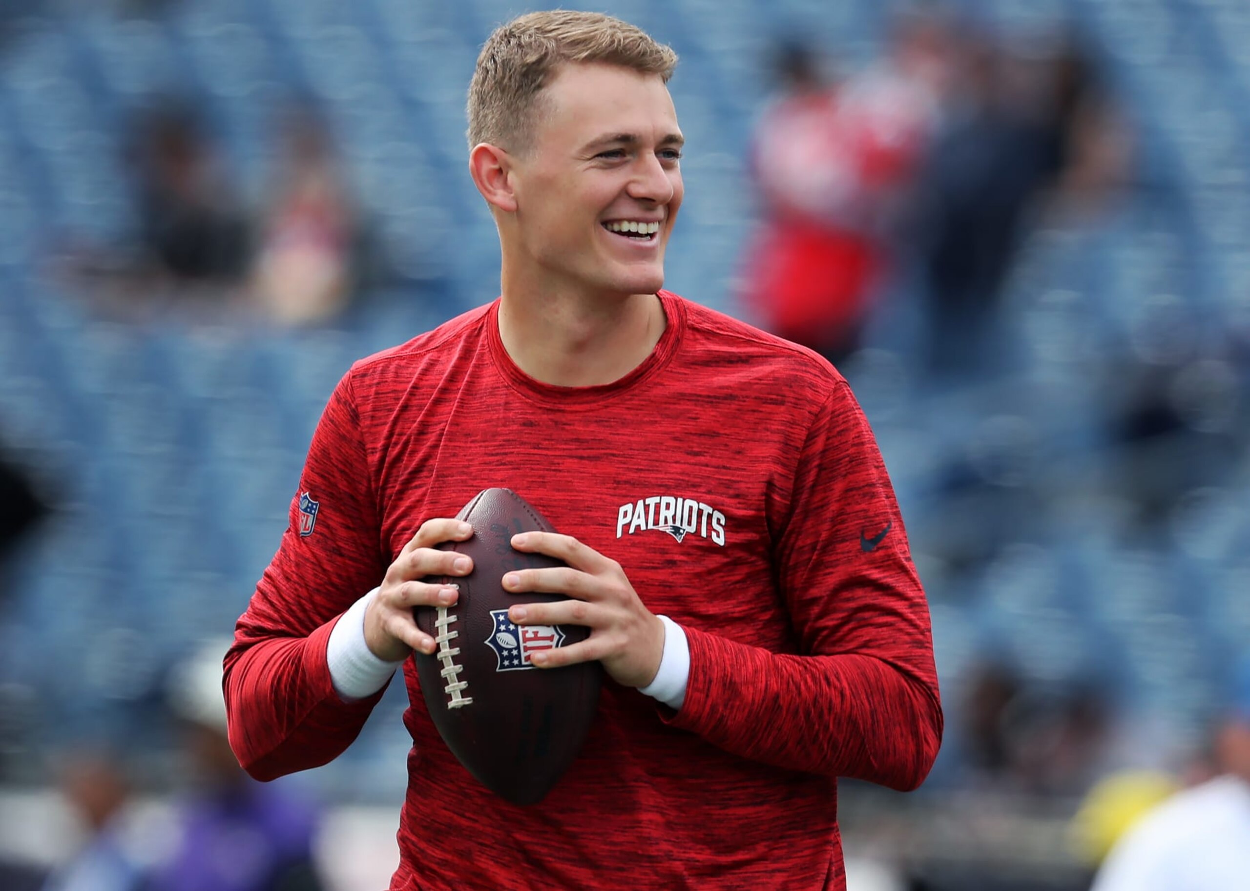 Foxborough, MA - September 25: New England Patriots quarterback Mac Jones flashes a smile as he drops back to throw during pre-game warmups.  (Photo by Jim Davis/The Boston Globe via Getty Images)