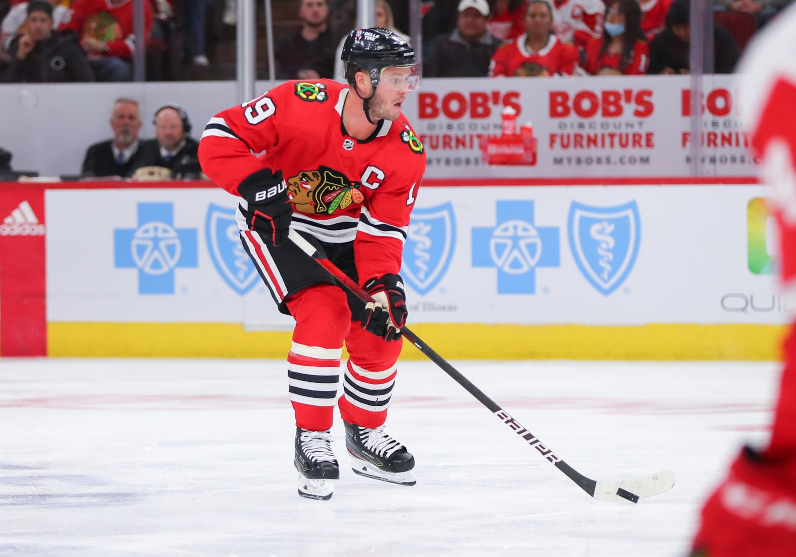 CHICAGO, IL - OCTOBER 01: Chicago Blackhawks center Jonathan Toews (19) skates with the puck in action during a game between the Detroit Red Wings and the Chicago Blackhawks on October 1, 2022 at the United Center in Chicago, IL. (Photo by Melissa Tamez/Icon Sportswire via Getty Images)