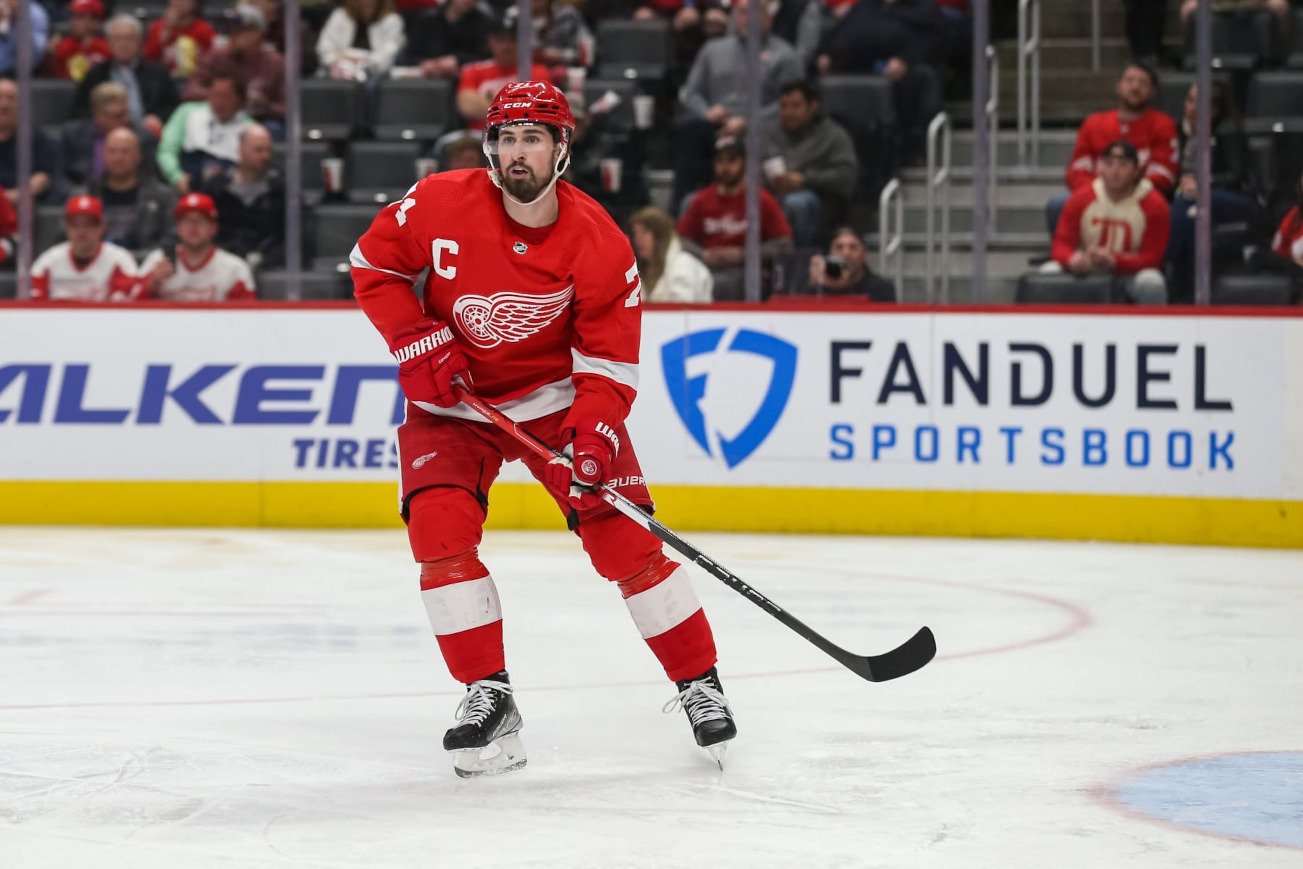 DETROIT, MI - APRIL 12:  Detroit Red Wings forward Dylan Larkin (71) looks for the puck during a regular season NHL hockey game between the Ottawa Senators and the Detroit Red Wings on April 12, 2022 at Little Caesars Arena in Detroit, Michigan.  (Photo by Scott W. Grau/Icon Sportswire via Getty Images)