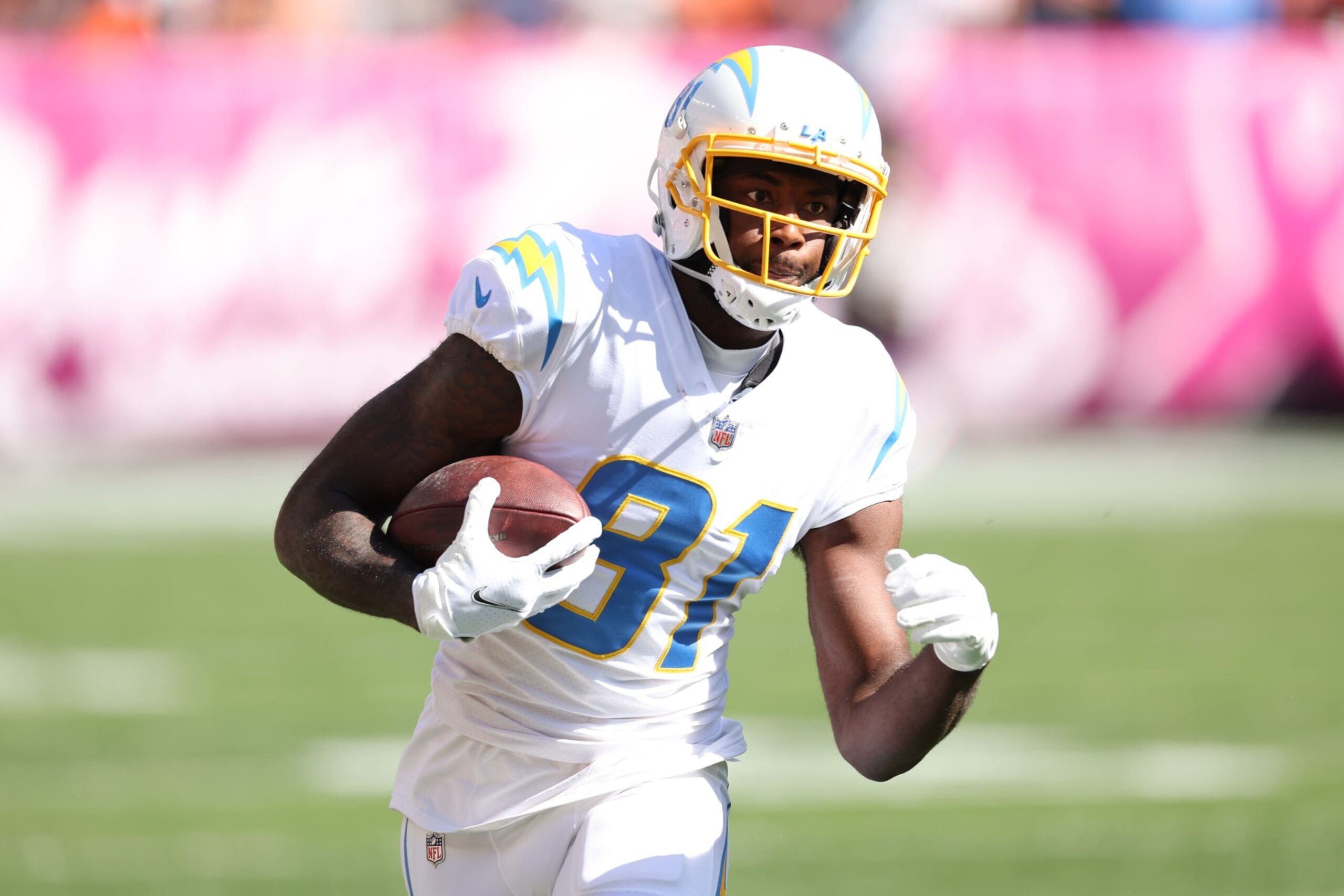 CLEVELAND, OHIO - OCTOBER 09: Mike Williams #81 of the Los Angeles Chargers plays against the Cleveland Browns at FirstEnergy Stadium on October 09, 2022 in Cleveland, Ohio. (Photo by Gregory Shamus/Getty Images) CLEVELAND, OHIO - OCTOBER 09: Mike Williams #81 of the Los Angeles Chargers plays against the Cleveland Browns at FirstEnergy Stadium on October 09, 2022 in Cleveland, Ohio. (Photo by Gregory Shamus/Getty Images)