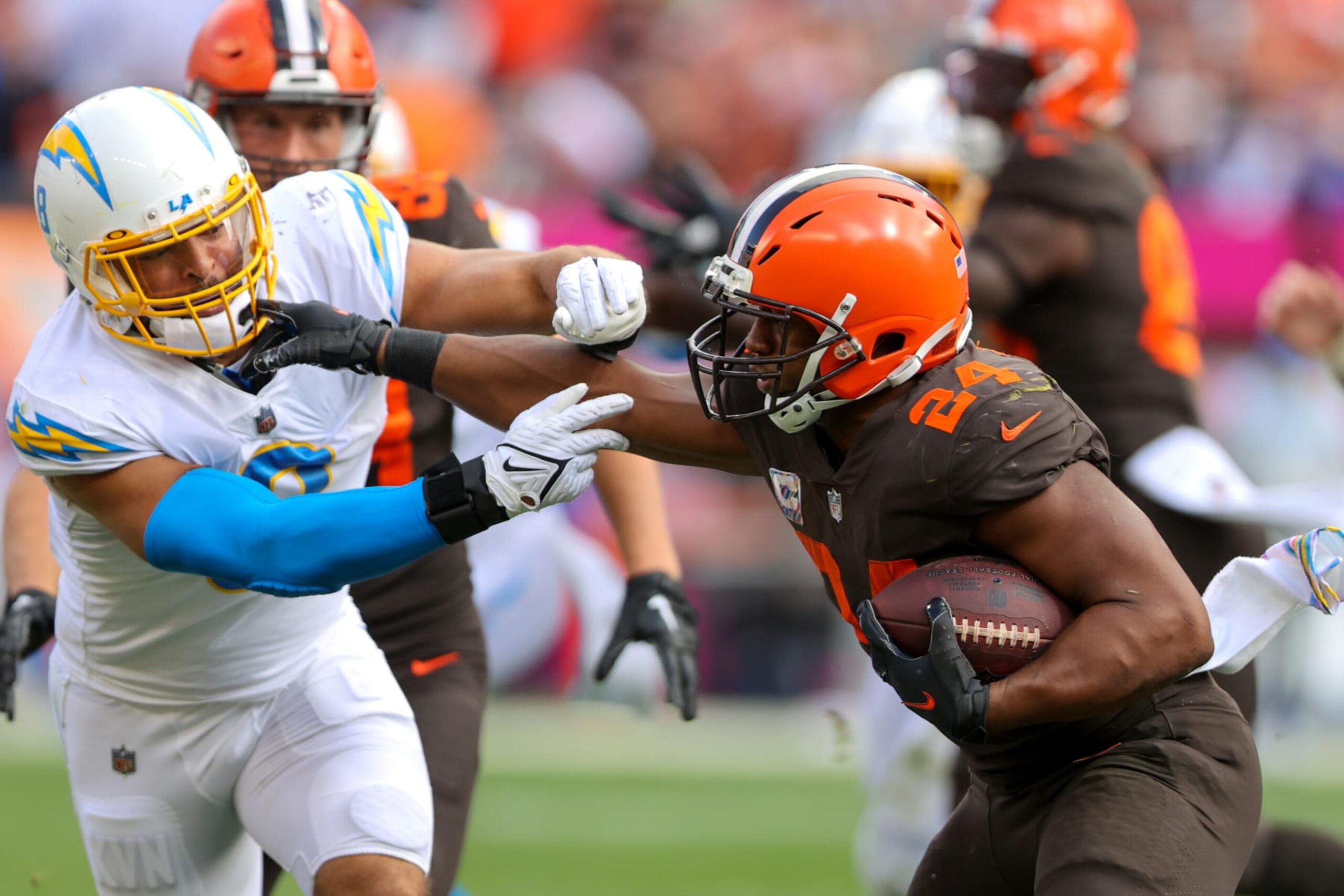 CLEVELAND, OH - OCTOBER 09: Cleveland Browns running back Nick Chubb (24) fights off the tackle attempt by Los Angeles Chargers linebacker Kyle Van Noy (8) during the third quarter of the National Football League game between the Los Angeles Chargers and Cleveland Browns on October 9, 2022, at FirstEnergy Stadium in Cleveland, OH. (Photo by Frank Jansky/Icon Sportswire via Getty Images) CLEVELAND, OH - OCTOBER 09: Cleveland Browns running back Nick Chubb (24) fights off the tackle attempt by Los Angeles Chargers linebacker Kyle Van Noy (8) during the third quarter of the National Football League game between the Los Angeles Chargers and Cleveland Browns on October 9, 2022, at FirstEnergy Stadium in Cleveland, OH. (Photo by Frank Jansky/Icon Sportswire via Getty Images)