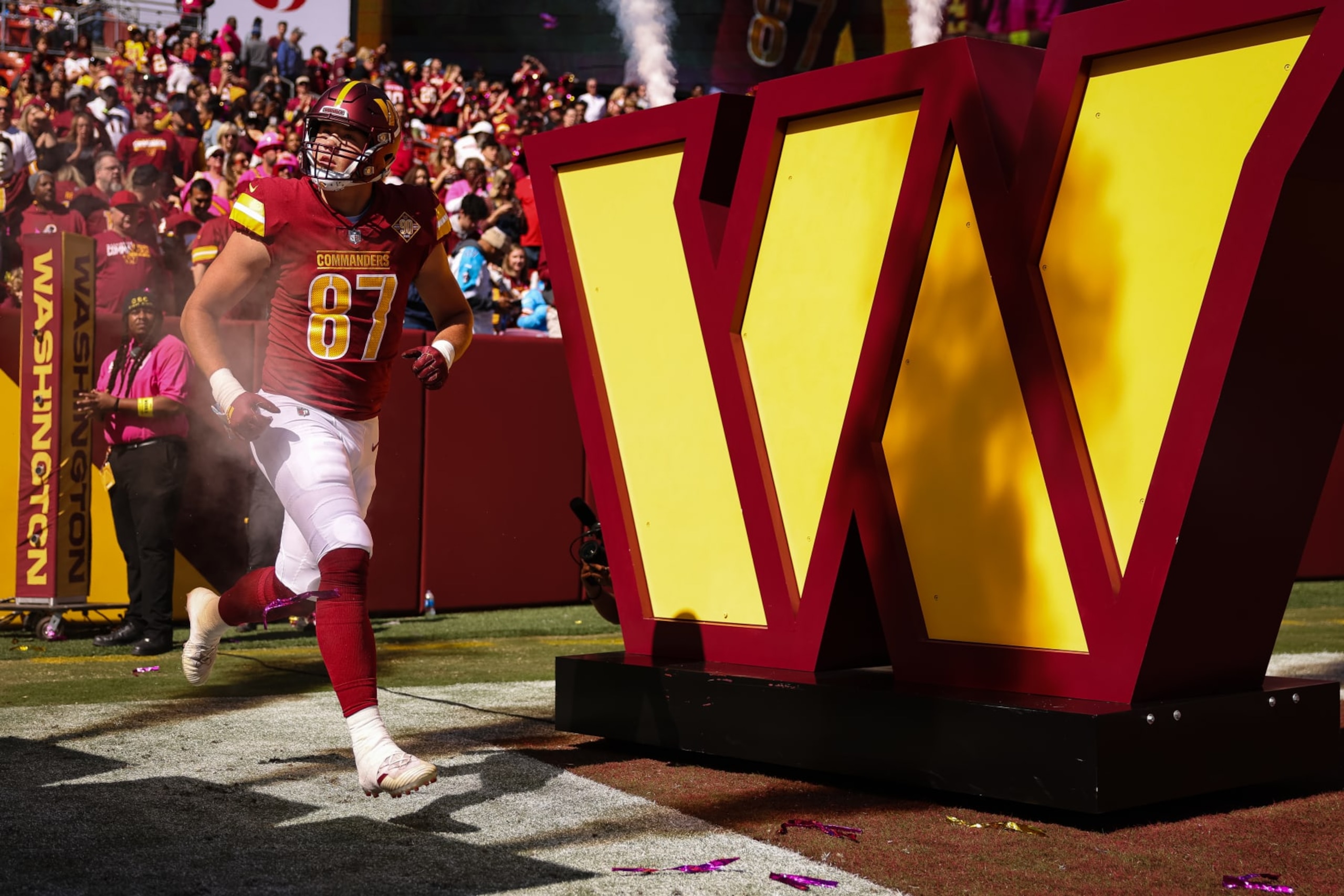 LANDOVER, MD - OCTOBER 09: John Bates #87 of the Washington Commanders takes the field before the game against the Tennessee Titans at FedExField on October 9, 2022 in Landover, Maryland. (Photo by Scott Taetsch/Getty Images)