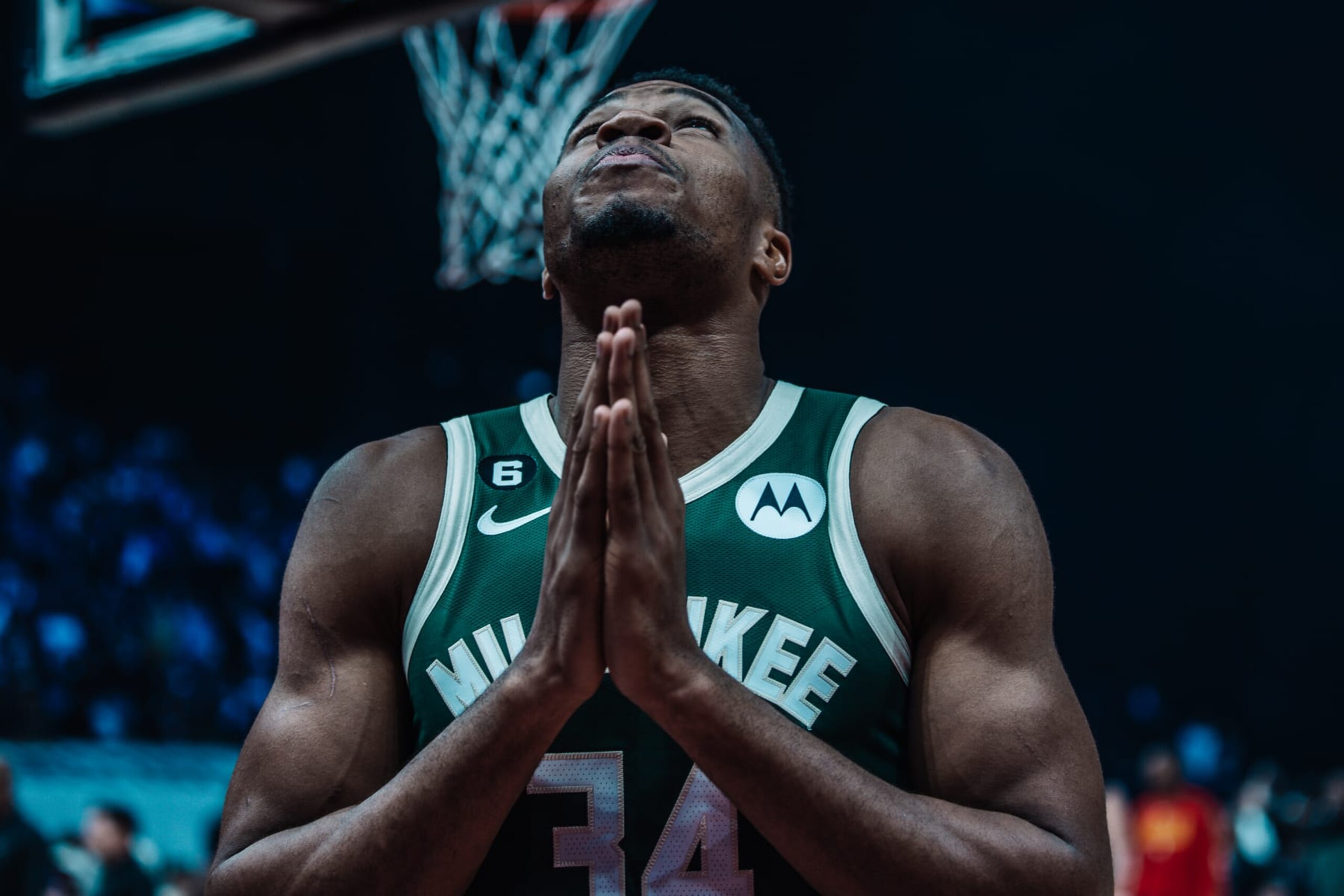 ABU DHABI, UAE - OCTOBER 6: (EDITORS NOTE: Image has been digitally enhanced) Giannis Antetokounmpo #34 of the Milwaukee Bucks warms up before the game against the Atlanta Hawks as part of 2022 NBA Abu Dhabi Games at Etihad Arena on October 6, 2022 in Abu Dhabi, The United Arab Emirates. NOTE TO USER: User expressly acknowledges and agrees that, by downloading and/or using this Photograph, user is consenting to the terms and conditions of the Getty Images License Agreement. Mandatory Copyright Notice: Copyright 2022 NBAE (Photo by Joy Unaegbu/NBAE via Getty Images)