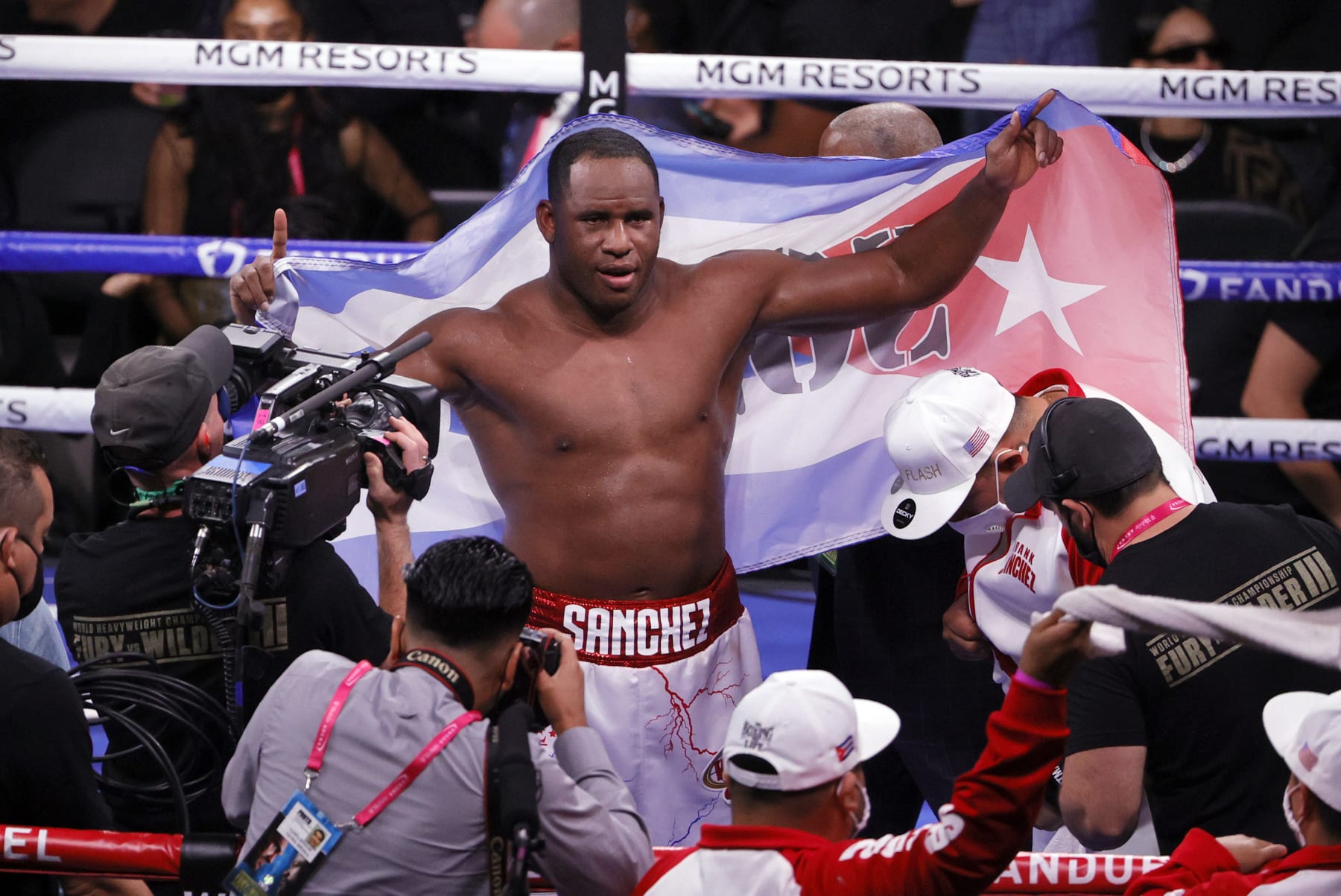 LAS VEGAS, NEVADA - OCTOBER 09:  Frank Sanchez celebrates his unanimous-decision victory over Efe Ajagba in their heavyweight bout at T-Mobile Arena on October 9, 2021 in Las Vegas, Nevada.  (Photo by Ethan Miller/Getty Images)