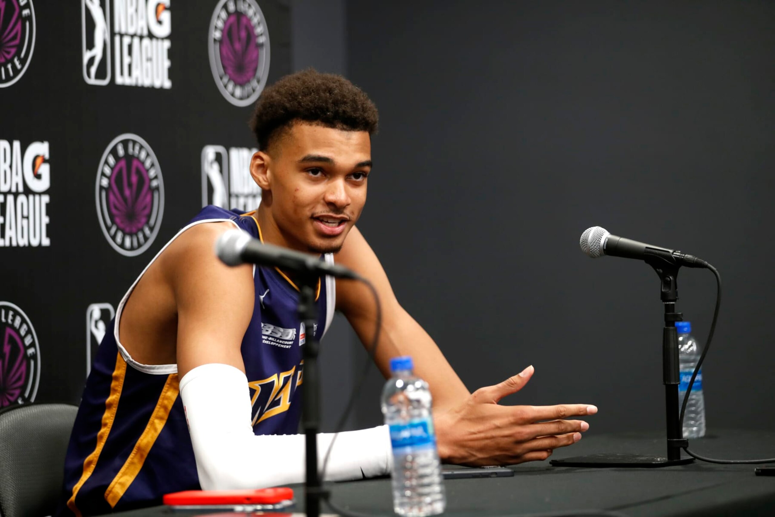 HENDERSON, NEVADA - OCTOBER 06: Victor Wembanyama of Boulogne-Levallois Metropolitans 92 responds to a question during a news conference following an exhibition game against G League Ignite at The Dollar Loan Center on October 06, 2022 in Henderson, Nevada. NOTE TO USER: User expressly acknowledges and agrees that, by downloading and or using this photograph, User is consenting to the terms and conditions of the Getty Images License Agreement. (Photo by Steve Marcus/Getty Images) HENDERSON, NEVADA - OCTOBER 06: Victor Wembanyama of Boulogne-Levallois Metropolitans 92 responds to a question during a news conference following an exhibition game against G League Ignite at The Dollar Loan Center on October 06, 2022 in Henderson, Nevada. NOTE TO USER: User expressly acknowledges and agrees that, by downloading and or using this photograph, User is consenting to the terms and conditions of the Getty Images License Agreement. (Photo by Steve Marcus/Getty Images)