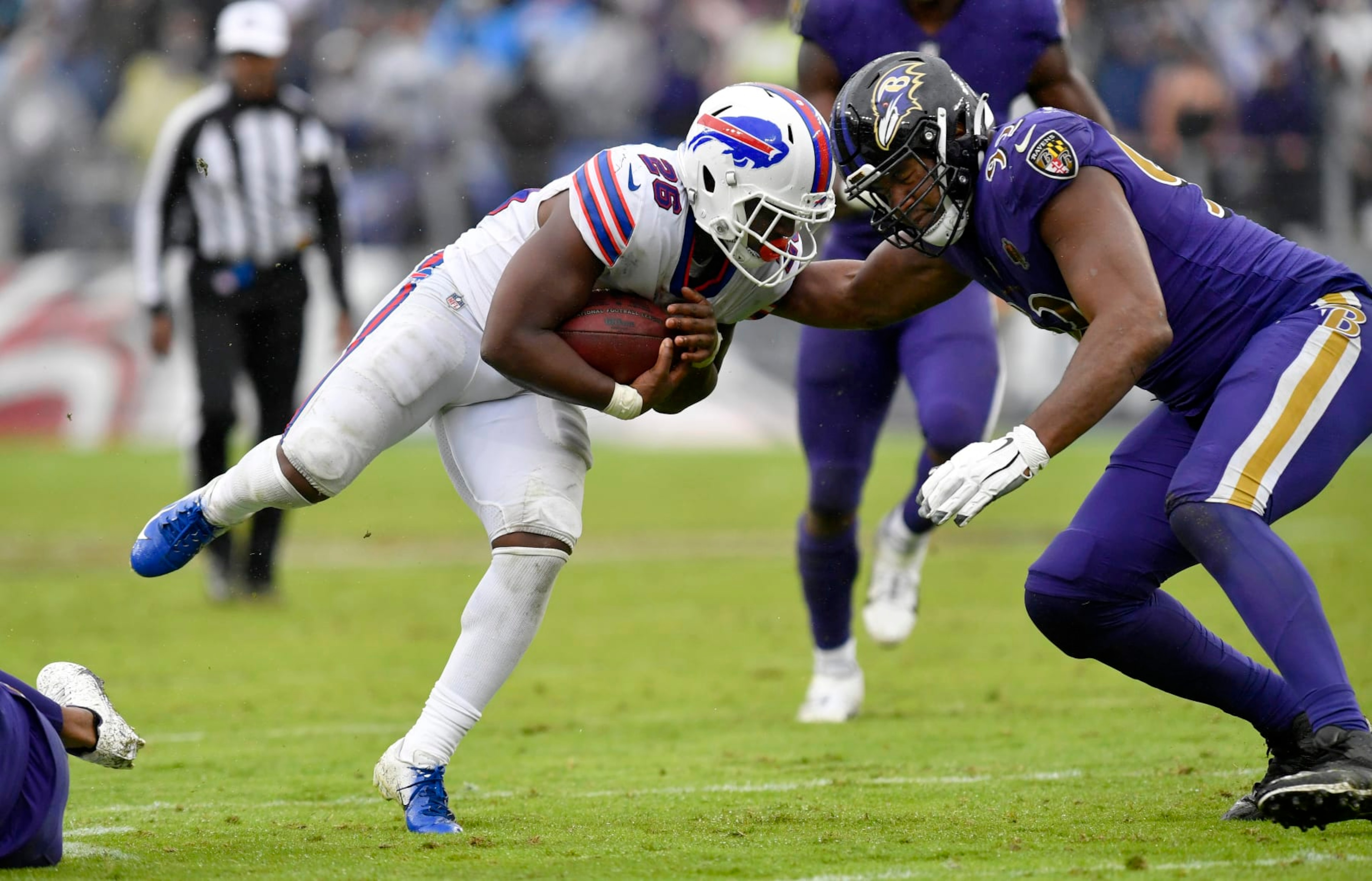 BALTIMORE, MD - OCTOBER 02: Baltimore Ravens defensive tackle Justin Madubuike (92) hits Bills running back Devin Singletary (26) during the Buffalo Bills versus Baltimore Ravens NFL game at M&T Bank Stadium on October 2, 2022 in Baltimore, MD. (Photo by Randy Litzinger/Icon Sportswire via Getty Images) BALTIMORE, MD - OCTOBER 02: Baltimore Ravens defensive tackle Justin Madubuike (92) hits Bills running back Devin Singletary (26) during the Buffalo Bills versus Baltimore Ravens NFL game at M&T Bank Stadium on October 2, 2022 in Baltimore, MD. (Photo by Randy Litzinger/Icon Sportswire via Getty Images)