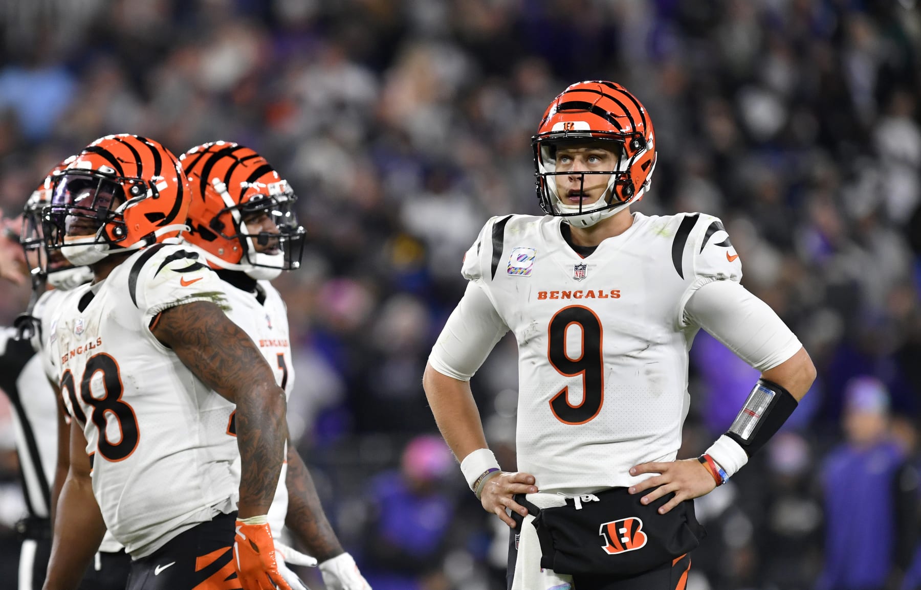BALTIMORE, MD - OCTOBER 09: Bengals quarterback Joe Burrow (9) looks at the scoreboard during the Cincinnati Bengals versus Baltimore Ravens NFL game at M&T Bank Stadium on October 9, 2022 in Baltimore, MD. (Photo by Randy Litzinger/Icon Sportswire via Getty Images)