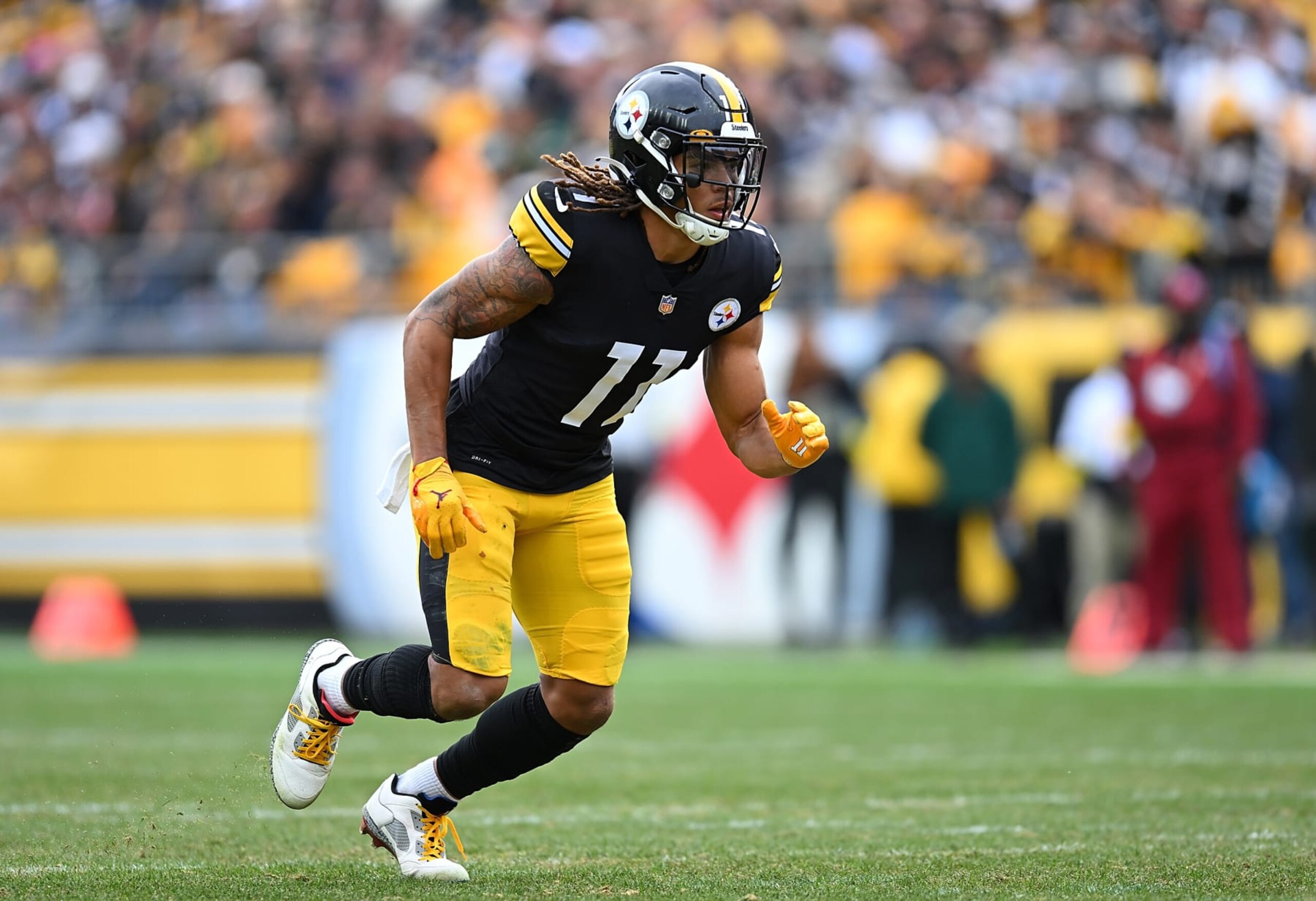 PITTSBURGH, PA - OCTOBER 02:  Chase Claypool #11 of the Pittsburgh Steelers in action during the game against the  New York Jets at Acrisure Stadium on October 2, 2022 in Pittsburgh, Pennsylvania. (Photo by Joe Sargent/Getty Images)