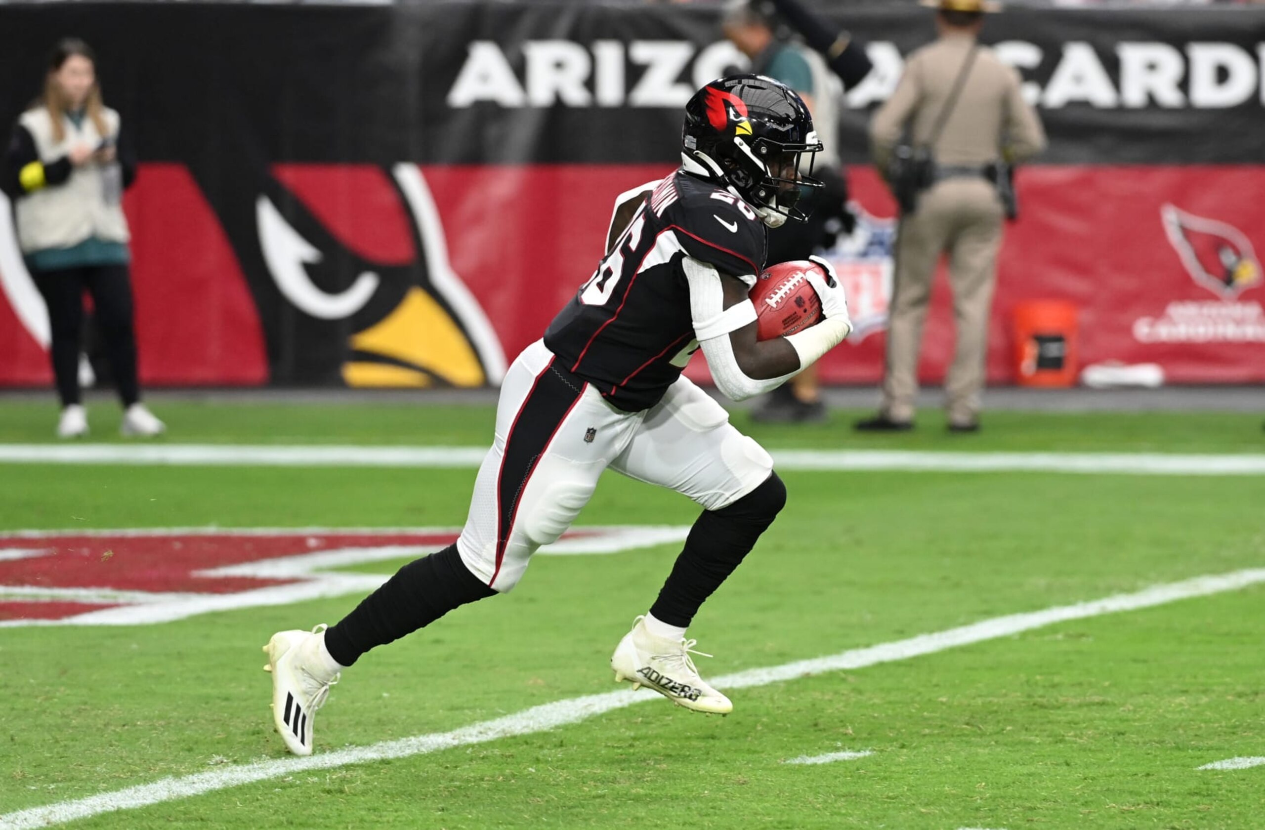 GLENDALE, ARIZONA - OCTOBER 09: Eno Benjamin #26 of the Arizona Cardinals runs with the ball against the Philadelphia Eagles at State Farm Stadium on October 09, 2022 in Glendale, Arizona. (Photo by Norm Hall/Getty Images)