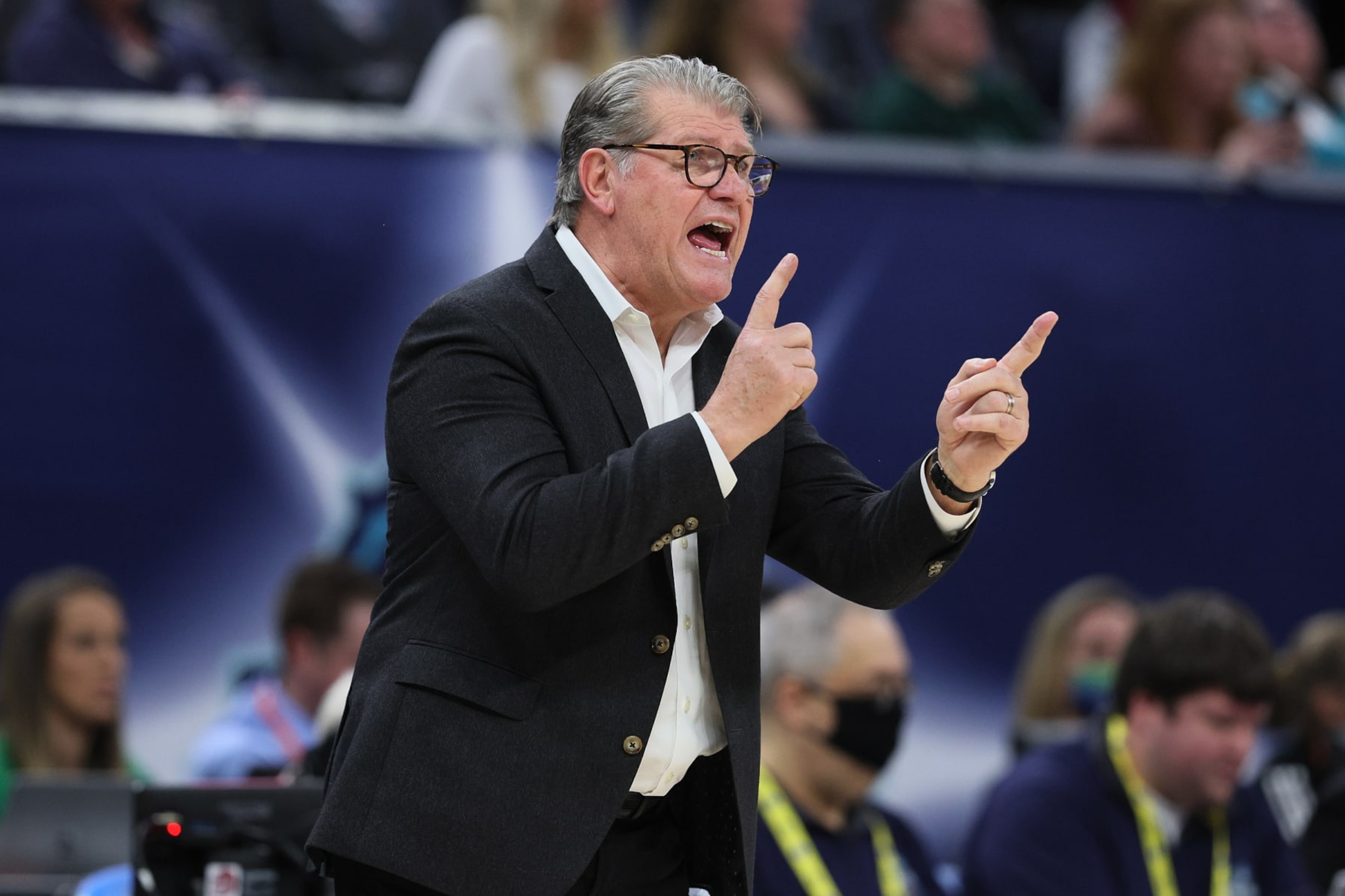 MINNEAPOLIS, MINNESOTA - APRIL 03: Head coach Geno Auriemma of the UConn Huskies during the first quarter against the South Carolina Gamecocks during the 2022 NCAA Women's Basketball Tournament National Championship game at Target Center on April 03, 2022 in Minneapolis, Minnesota. (Photo by Andy Lyons/Getty Images) MINNEAPOLIS, MINNESOTA - APRIL 03: Head coach Geno Auriemma of the UConn Huskies during the first quarter against the South Carolina Gamecocks during the 2022 NCAA Women's Basketball Tournament National Championship game at Target Center on April 03, 2022 in Minneapolis, Minnesota. (Photo by Andy Lyons/Getty Images)