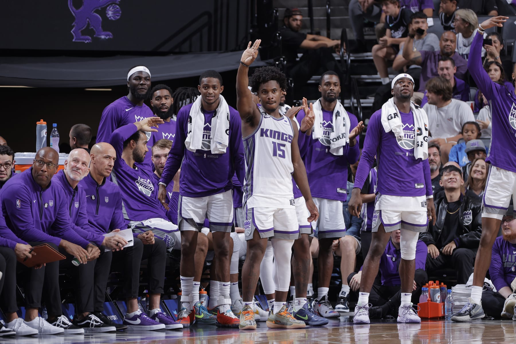 SACRAMENTO, CA - OCTOBER 14: Davion Mitchell #15 and the Sacramento Kings celebrate during the game against the Los Angeles Lakers on October 14, 2022 at Golden 1 Center in Sacramento, California. NOTE TO USER: User expressly acknowledges and agrees that, by downloading and or using this Photograph, user is consenting to the terms and conditions of the Getty Images License Agreement. Mandatory Copyright Notice: Copyright 2022 NBAE (Photo by Rocky Widner/NBAE via Getty Images)