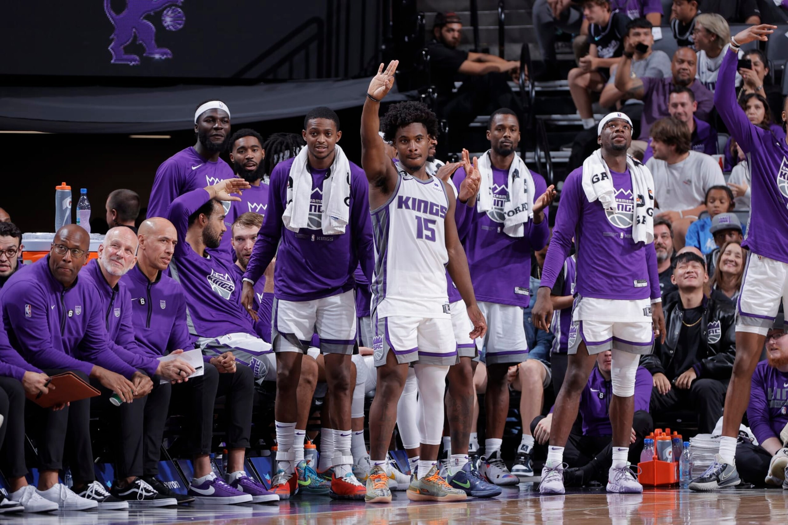 SACRAMENTO, CA - OCTOBER 14: Davion Mitchell #15 and the Sacramento Kings celebrate during the game against the Los Angeles Lakers on October 14, 2022 at Golden 1 Center in Sacramento, California. NOTE TO USER: User expressly acknowledges and agrees that, by downloading and or using this Photograph, user is consenting to the terms and conditions of the Getty Images License Agreement. Mandatory Copyright Notice: Copyright 2022 NBAE (Photo by Rocky Widner/NBAE via Getty Images)