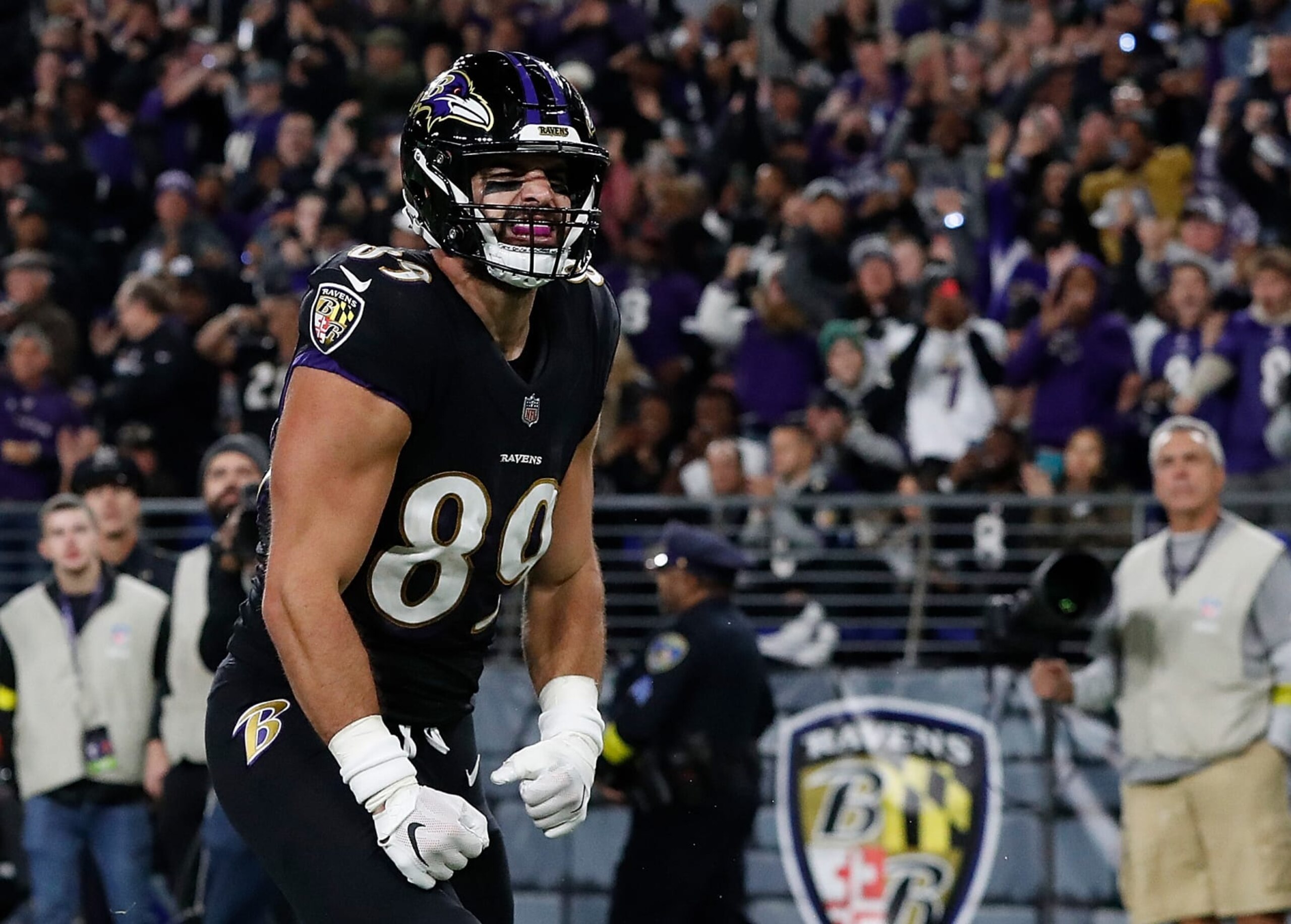 BALTIMORE, MARYLAND - OCTOBER 09:  Mark Andrews #89 of the Baltimore Ravens reacts after scoring a touchdown against Jessie Bates III #30 of the Cincinnati Bengals during the second quarter at M&T Bank Stadium on October 09, 2022 in Baltimore, Maryland. (Photo by Todd Olszewski/Getty Images)