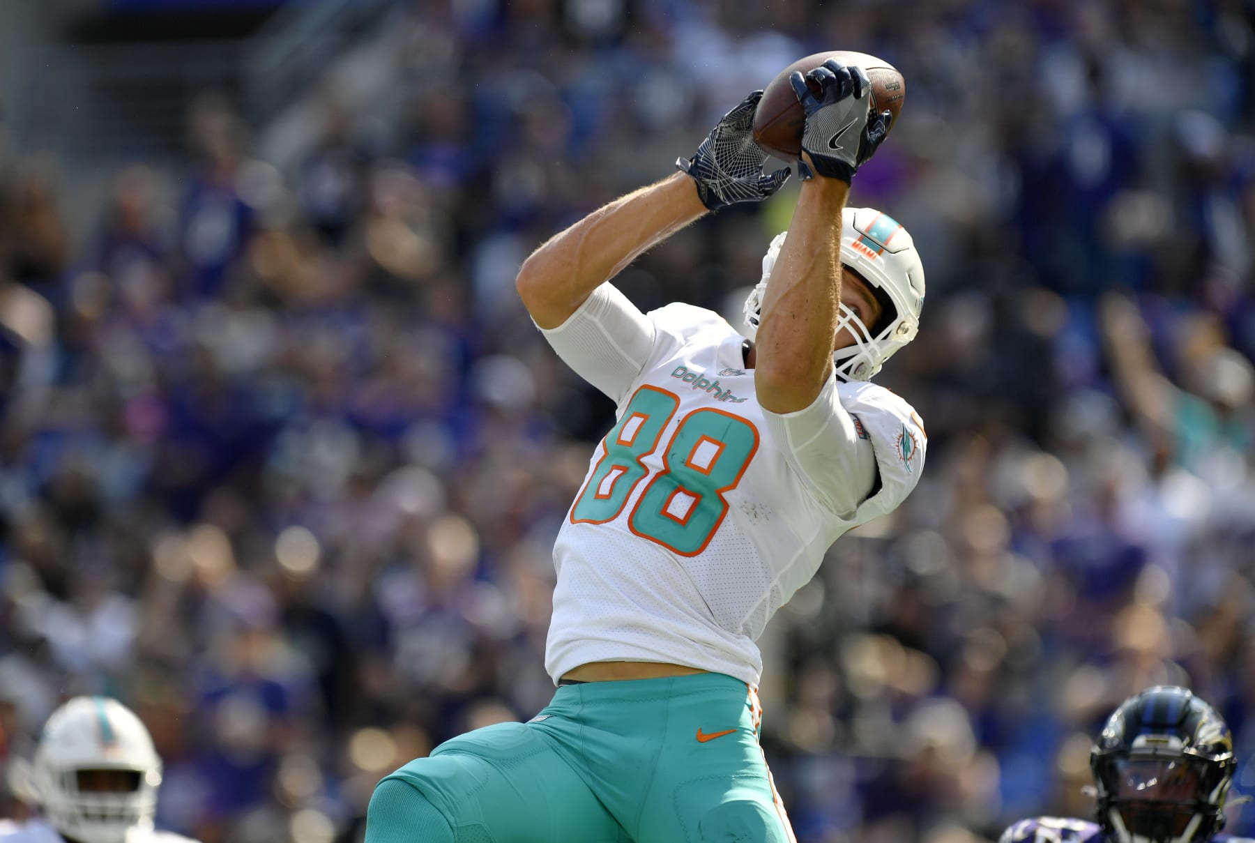 BALTIMORE, MD - SEPTEMBER 18: Miami Dolphins tight end Mike Gesicki (88) makes a leaping touchdown catch in the end zone during the Miami Dolphins versus Baltimore Ravens NFL game at M&T Bank Stadium on September 18, 2022 in Baltimore, MD (Photo by Randy Litzinger/Icon Sportswire via Getty Images)
