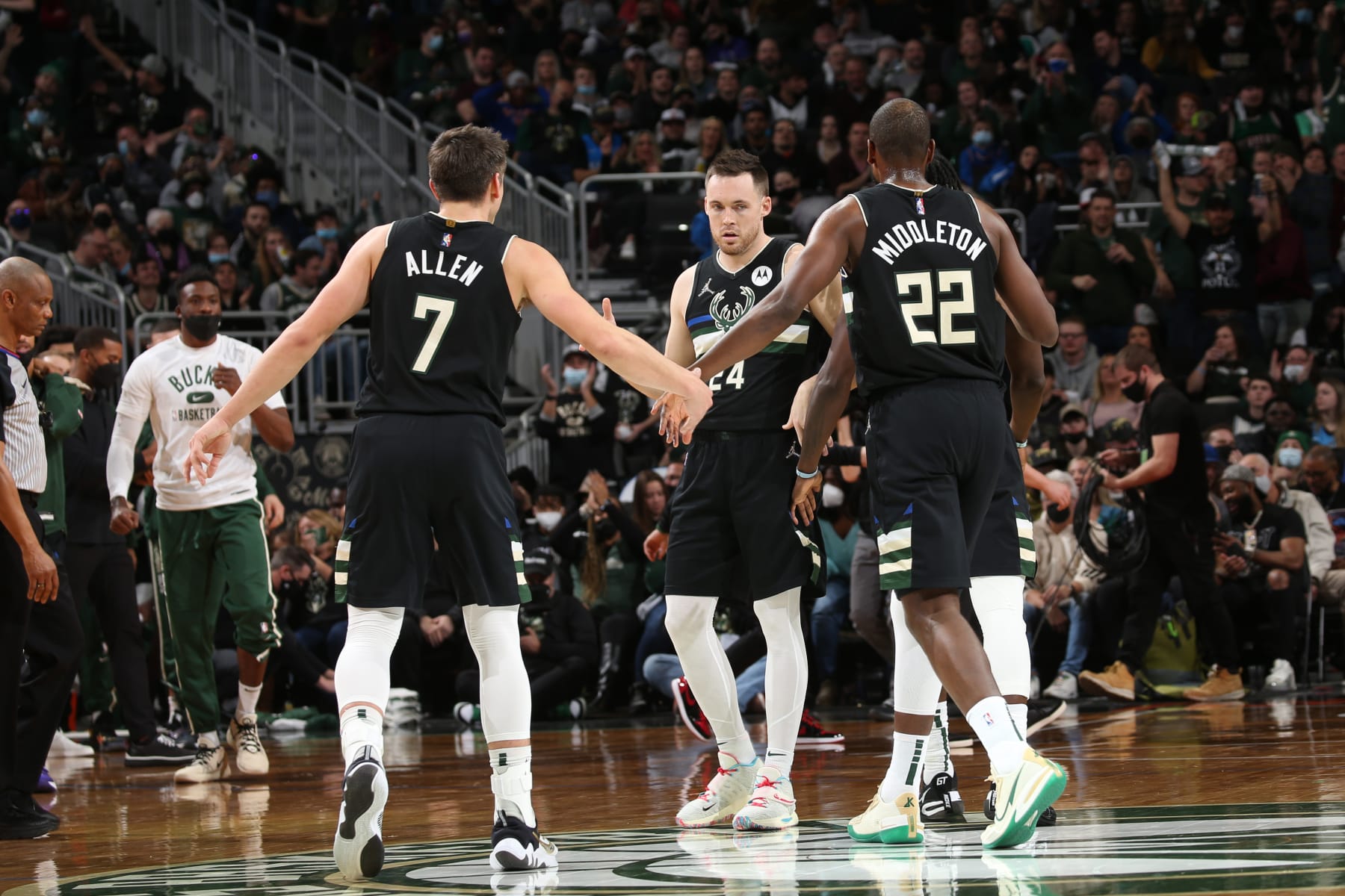 MILWAUKEE, WI - JANUARY 28: Grayson Allen #7, Pat Connaughton #24, Jrue Holiday #21 and Khris Middleton #22 of the Milwaukee Bucks hi-five during the game against the New York Knicks on January 28, 2022 at the Fiserv Forum Center in Milwaukee, Wisconsin. NOTE TO USER: User expressly acknowledges and agrees that, by downloading and or using this Photograph, user is consenting to the terms and conditions of the Getty Images License Agreement. Mandatory Copyright Notice: Copyright 2022 NBAE (Photo by Gary Dineen/NBAE via Getty Images).
