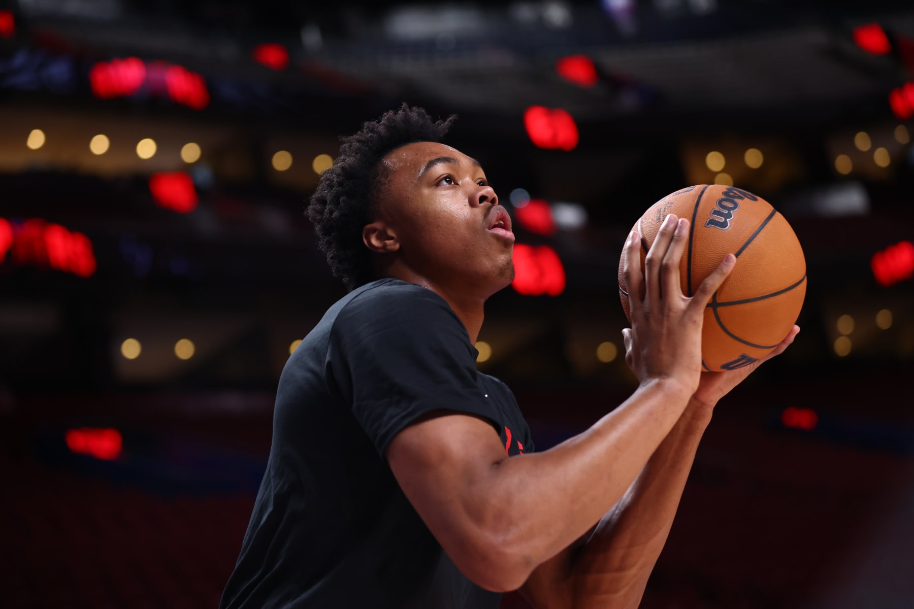MONTREAL, CANADA - OCTOBER 14: Scottie Barnes #4 of the Toronto Raptors warms up before the preseason game against the Boston Celtics on October 14, 2022 at the Bell Centre in Montreal, Québec, Canada.  NOTE TO USER: User expressly acknowledges and agrees that, by downloading and or using this Photograph, user is consenting to the terms and conditions of the Getty Images License Agreement.  Mandatory Copyright Notice: Copyright 2022 NBAE (Photo by Vaughn Ridley/NBAE via Getty Images)