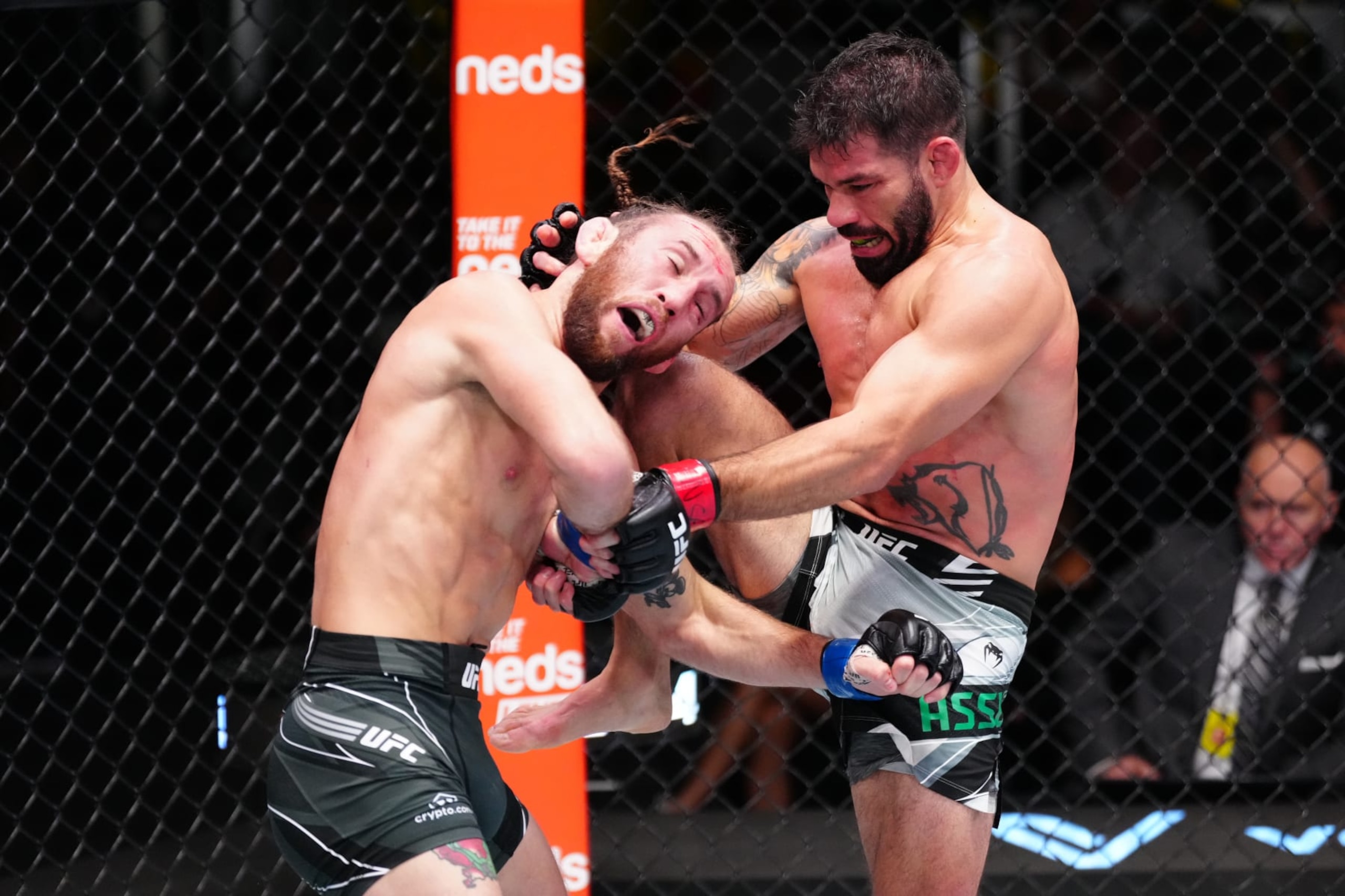 LAS VEGAS, NEVADA - OCTOBER 15: (R-L) Raphael Assuncao of Brazil knees Victor Henry in a bantamweight fight during the UFC Fight Night event at UFC APEX on October 15, 2022 in Las Vegas, Nevada. (Photo by Jeff Bottari/Zuffa LLC)