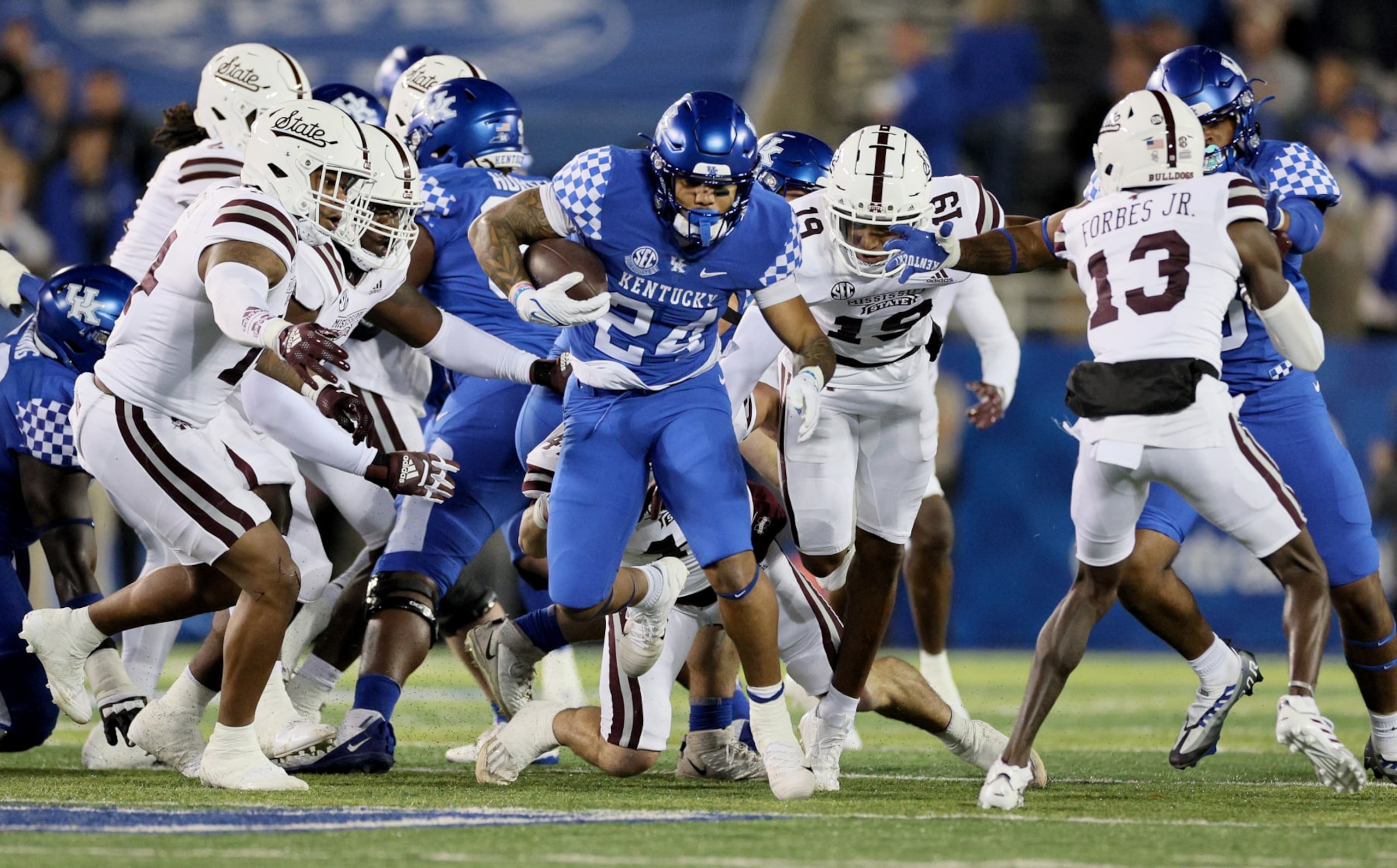 LEXINGTON, KENTUCKY - OCTOBER 15:  Chris Rodriguez Jr #24 of the Kentucky Wildcats runs with the ball against the Mississippi State Bulldogs at Kroger Field on October 15, 2022 in Lexington, Kentucky. (Photo by Andy Lyons/Getty Images)