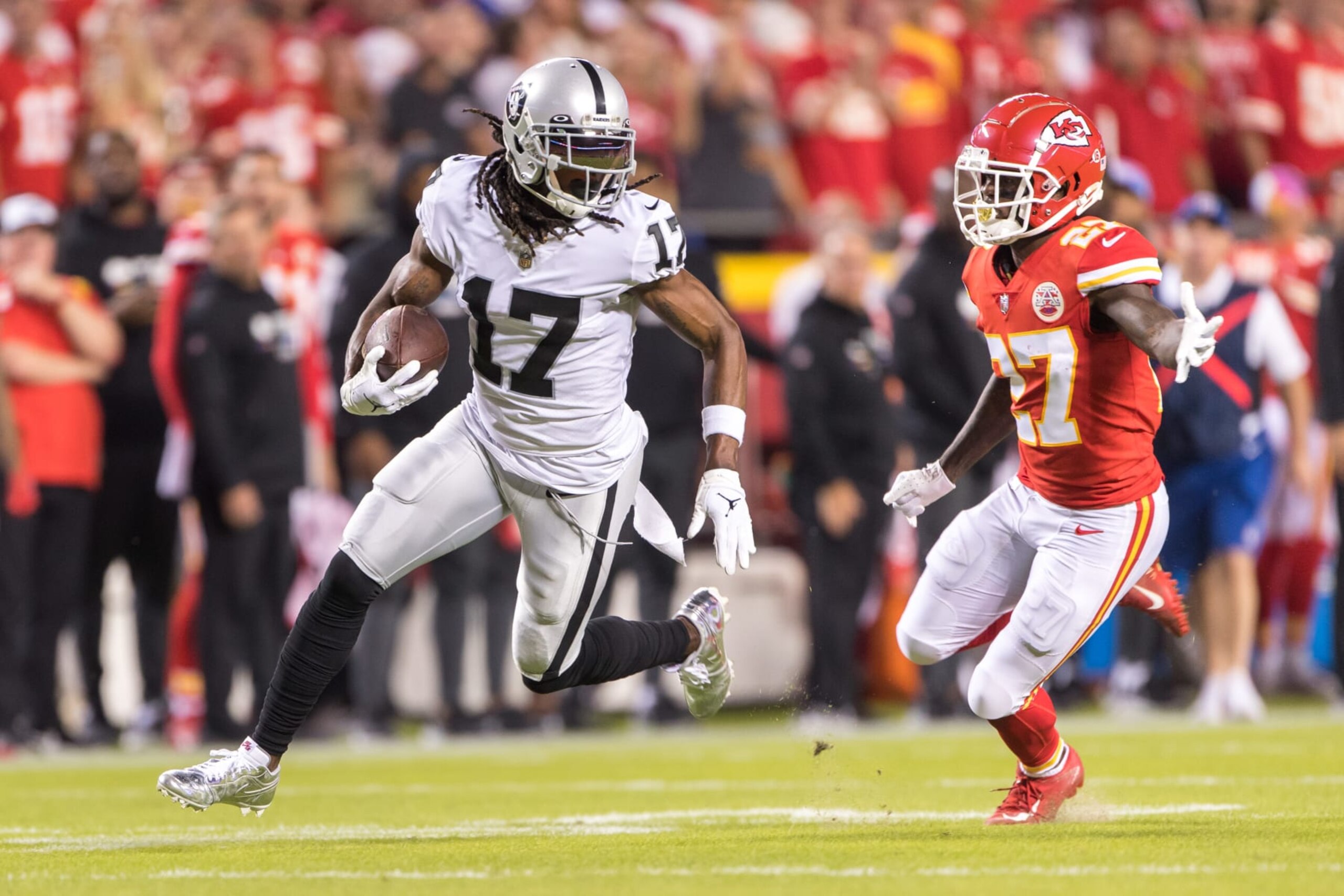 KANSAS CITY, MO - OCTOBER 10: Las Vegas Raiders wide receiver Davante Adams (17) runs the ball around Kansas City Chiefs cornerback Rashad Fenton (27) during the first half on October 10th, 2022 at GEHA field in Kansas City, Missouri. (Photo by William Purnell/Icon Sportswire via Getty Images)