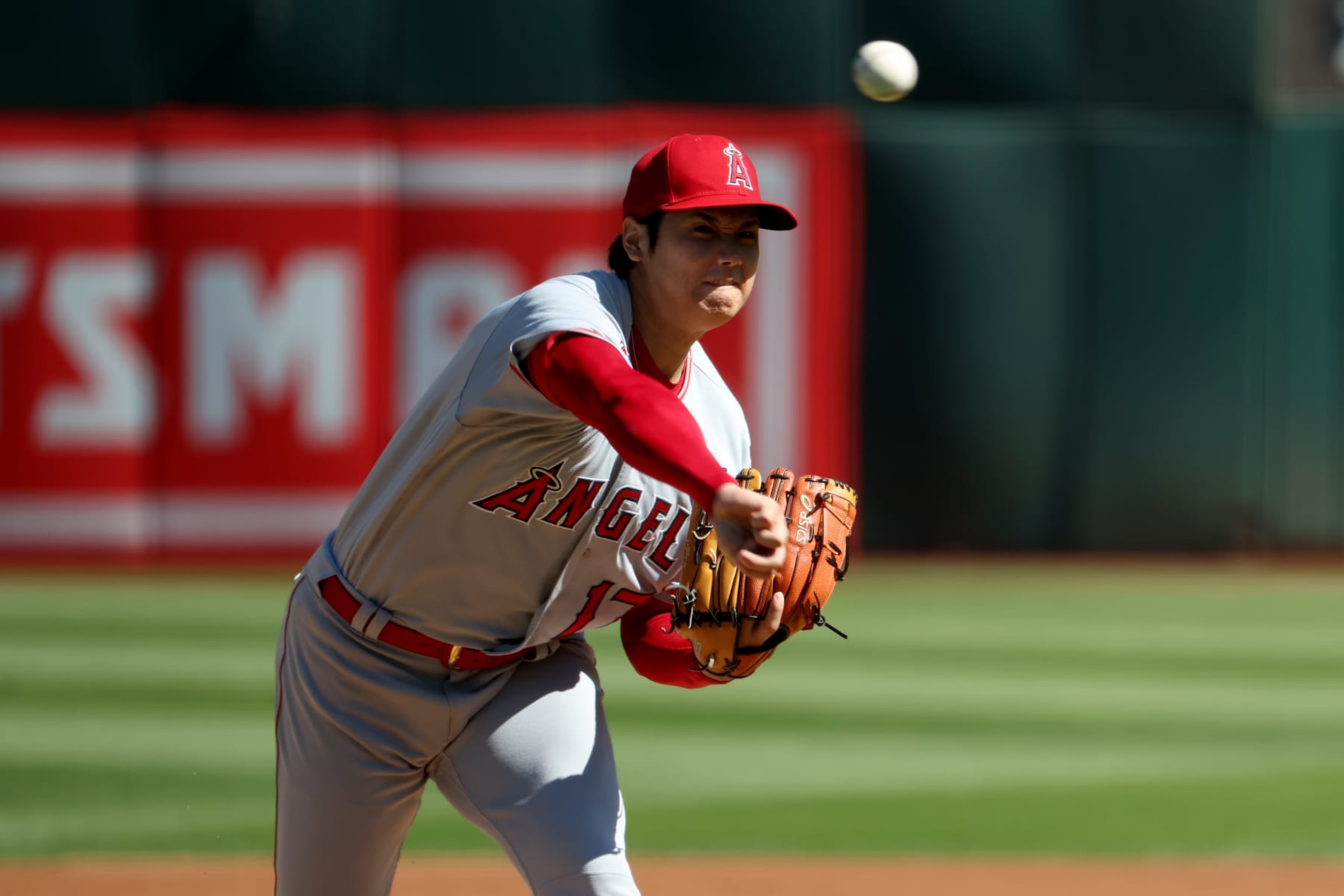 OAKLAND, CA - OCTOBER 05:   Los Angeles Angels two-way player Shohei Ohtani (17) pitches during the first inning against the Oakland Athletics on October 5, 2022, at Oakland Coliseum in Oakland, CA.  (Photo by Kiyoshi Mio/Icon Sportswire via Getty Images)
