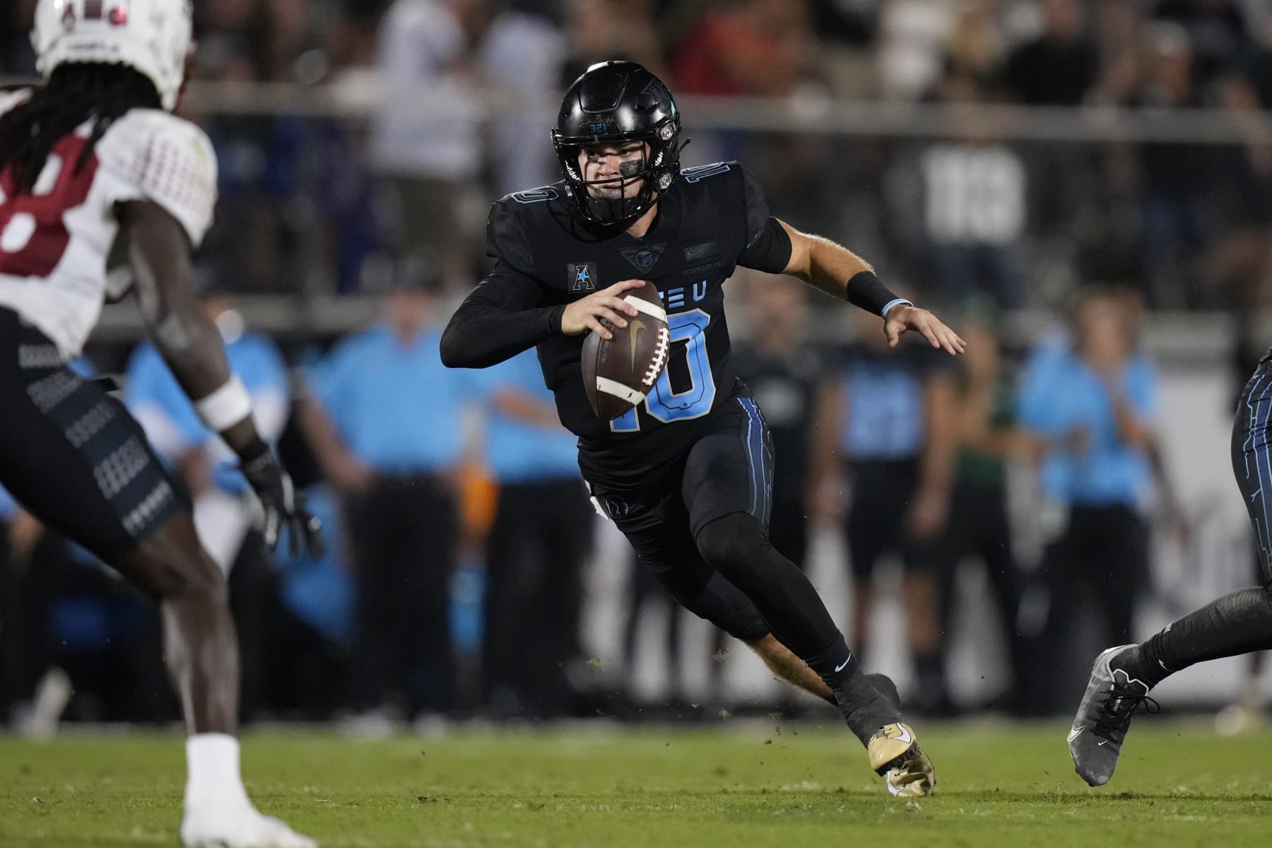 ORLANDO, FL - OCTOBER 13: UCF Knights quarterback John Rhys Plumlee (10) decides to run after failing to find an open receiver during the game between the Temple Owls and the University of Central Florida (UCF) Knights on Thursday, October 13, 2022 at Bright House Networks Stadium in Orlando, FL (Photo by Peter Joneleit/Icon Sportswire via Getty Images)