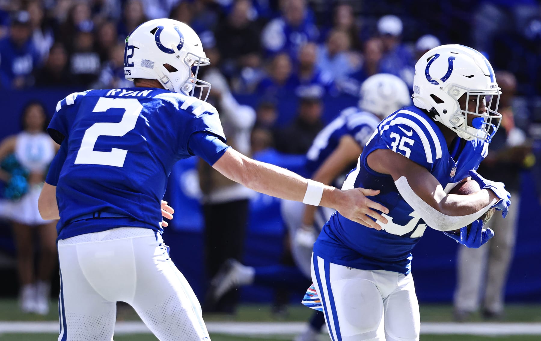 INDIANAPOLIS, INDIANA - OCTOBER 16: Matt Ryan #2 of the Indianapolis Colts hands off to Deon Jackson #35 against the Jacksonville Jaguars during the first half at Lucas Oil Stadium on October 16, 2022 in Indianapolis, Indiana. (Photo by Justin Casterline/Getty Images)
