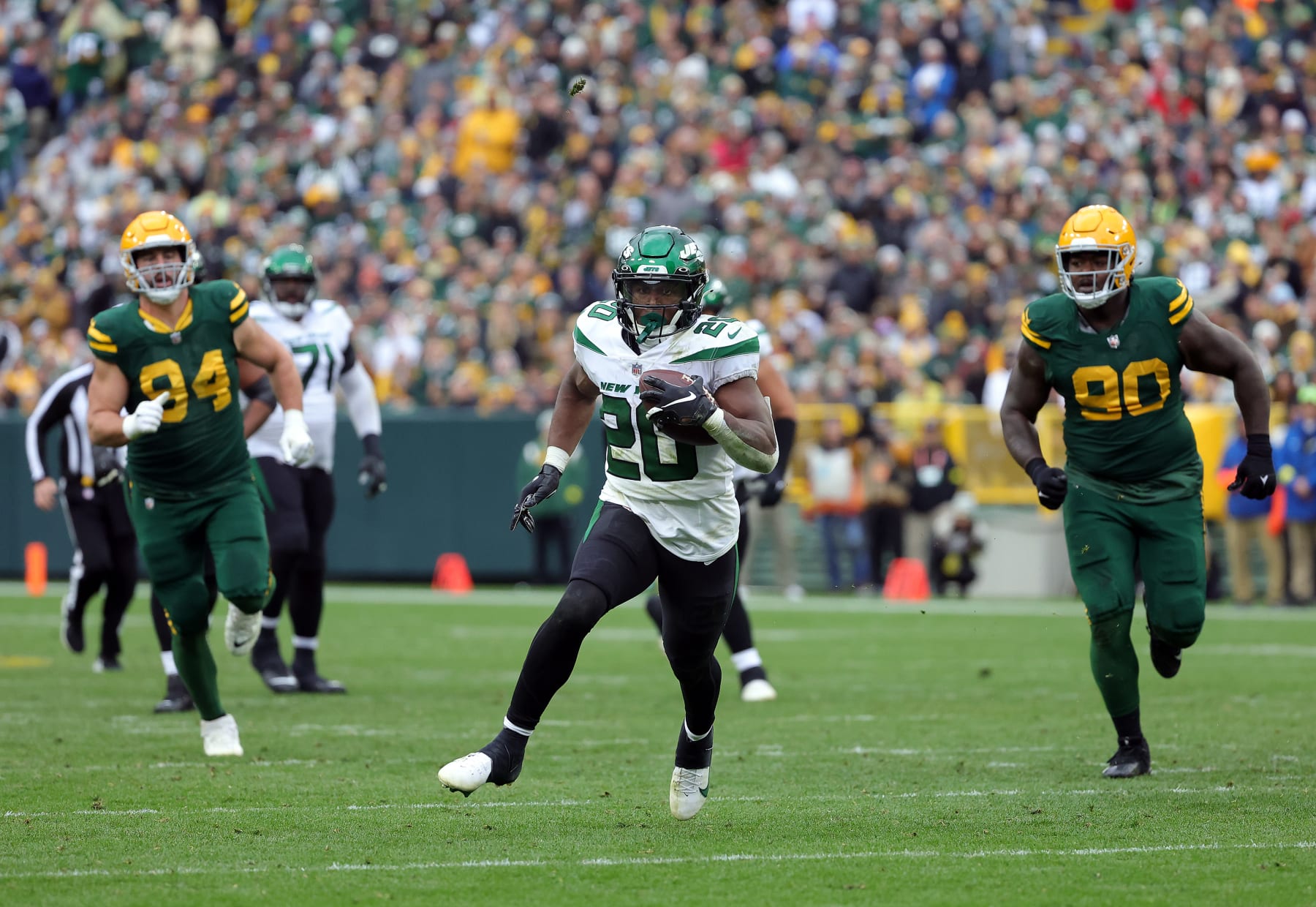 GREEN BAY, WISCONSIN - OCTOBER 16: Breece Hall #20 of the New York Jets rushes for a touchdown in the fourth quarter of a game against the Green Bay Packers at Lambeau Field on October 16, 2022 in Green Bay, Wisconsin. (Photo by Stacy Revere/Getty Images)