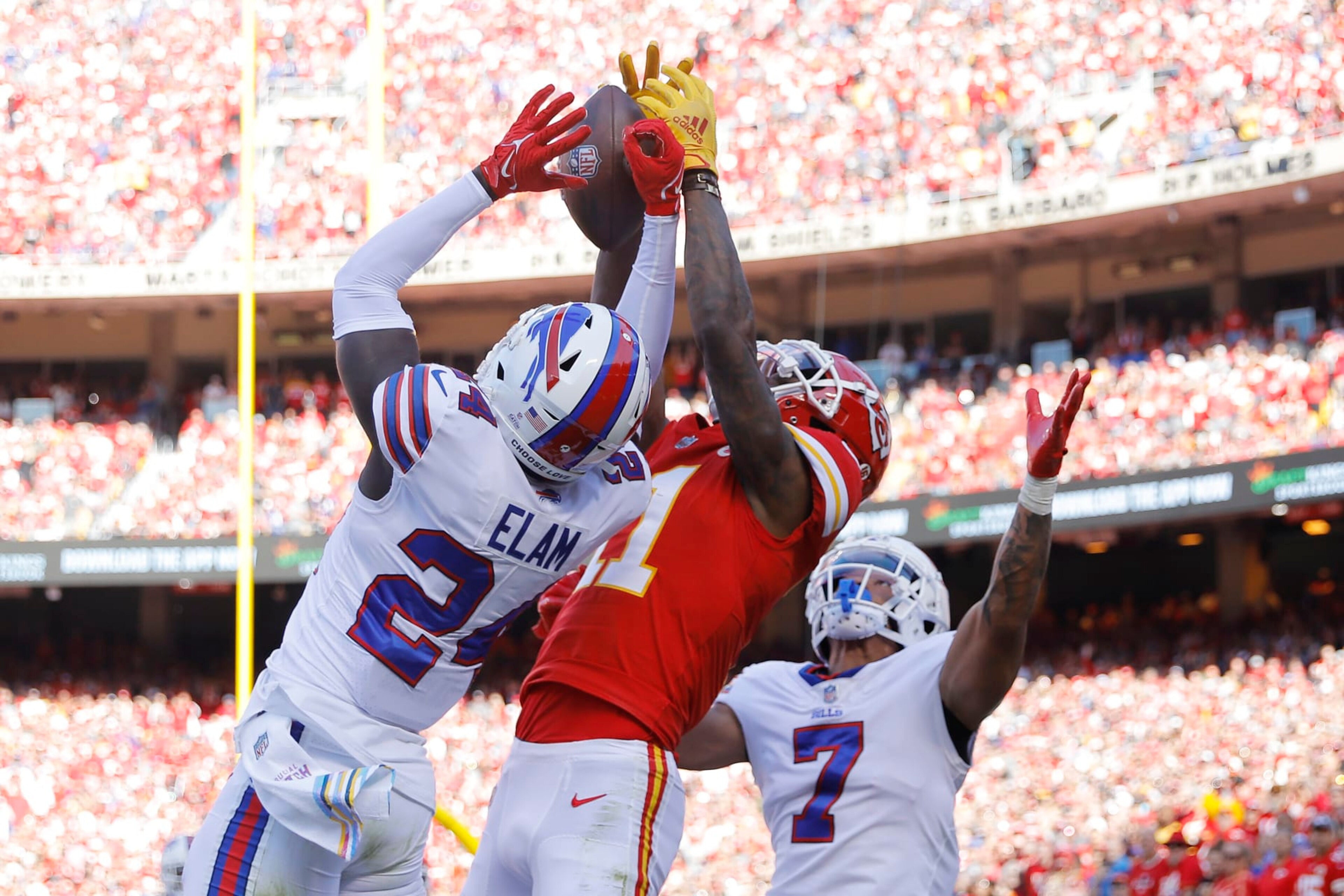 KANSAS CITY, MISSOURI - OCTOBER 16: Kaiir Elam #24 of the Buffalo Bills intercepts the ball over Marquez Valdes-Scantling #11 of the Kansas City Chiefs in the endzone during the first quarter at Arrowhead Stadium on October 16, 2022 in Kansas City, Missouri. (Photo by David Eulitt/Getty Images) KANSAS CITY, MISSOURI - OCTOBER 16: Kaiir Elam #24 of the Buffalo Bills intercepts the ball over Marquez Valdes-Scantling #11 of the Kansas City Chiefs in the endzone during the first quarter at Arrowhead Stadium on October 16, 2022 in Kansas City, Missouri. (Photo by David Eulitt/Getty Images)