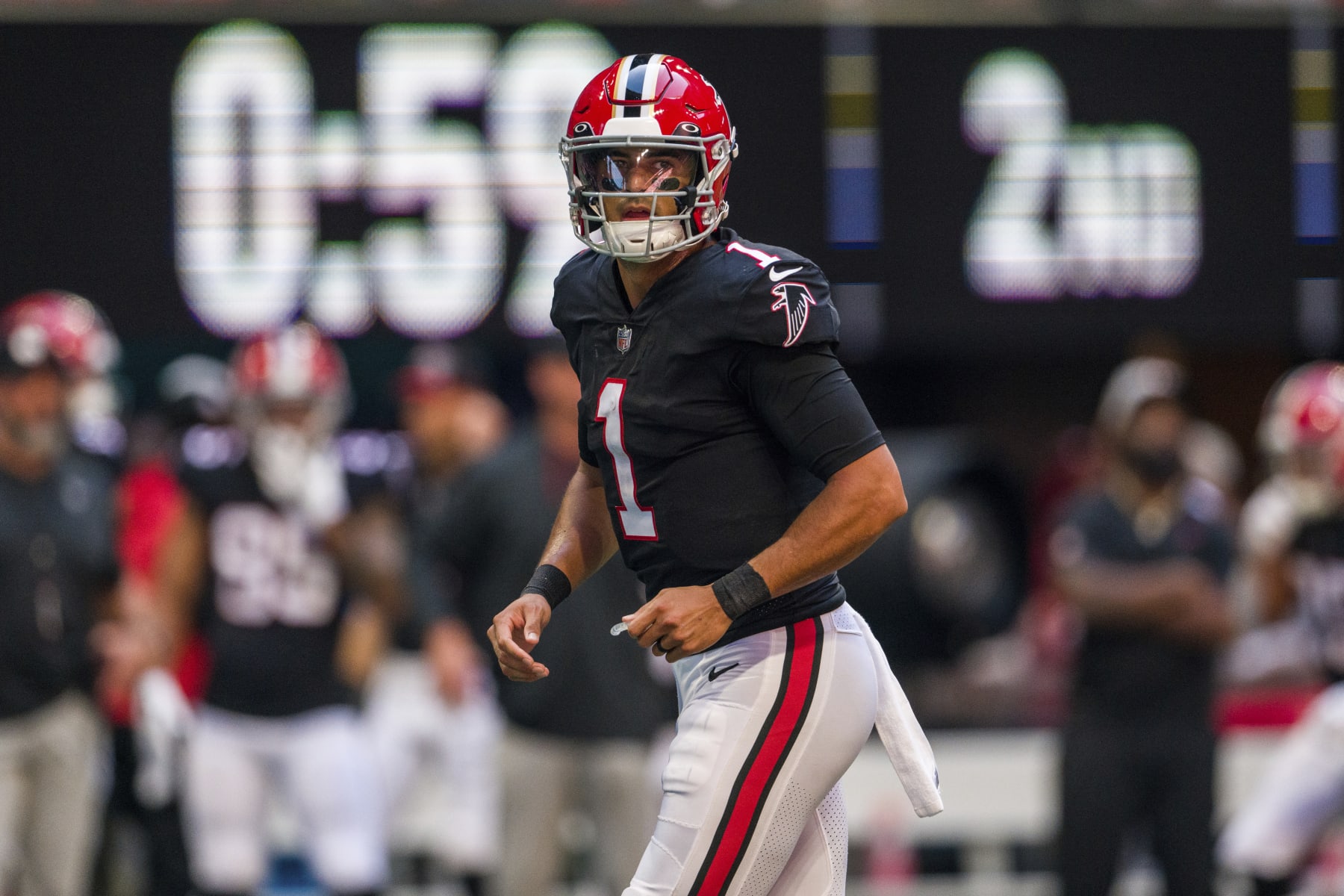 Atlanta Falcons quarterback Marcus Mariota (1) works during the first half of an NFL football game against the San Francisco 49ers, Sunday, Oct. 16, 2022, in Atlanta. (AP Photo/Danny Karnik)