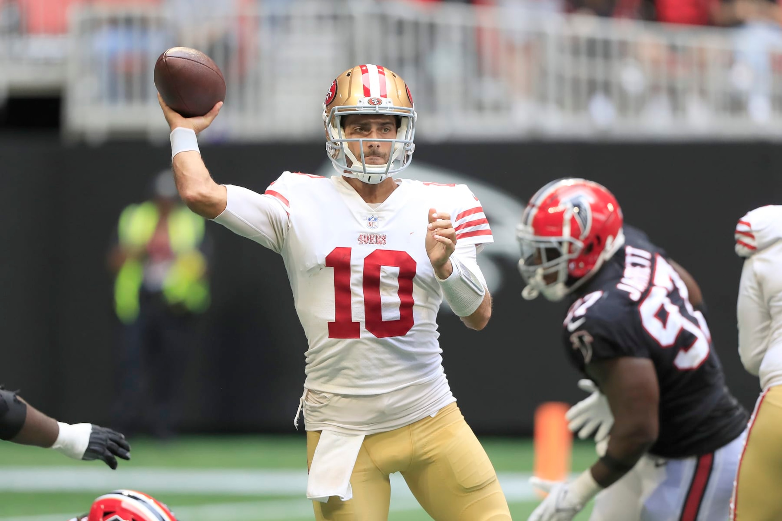 ATLANTA, GA - OCTOBER 16: San Francisco 49ers quarterback Jimmy Garoppolo (10) passes during the NFL football game between the Atlanta Falcons and the San Francisco 49ers on October 16, 2022 at Mercedes-Benz Stadium in Atlanta, Georgia.  (Photo by David J. Griffin/Icon Sportswire via Getty Images)