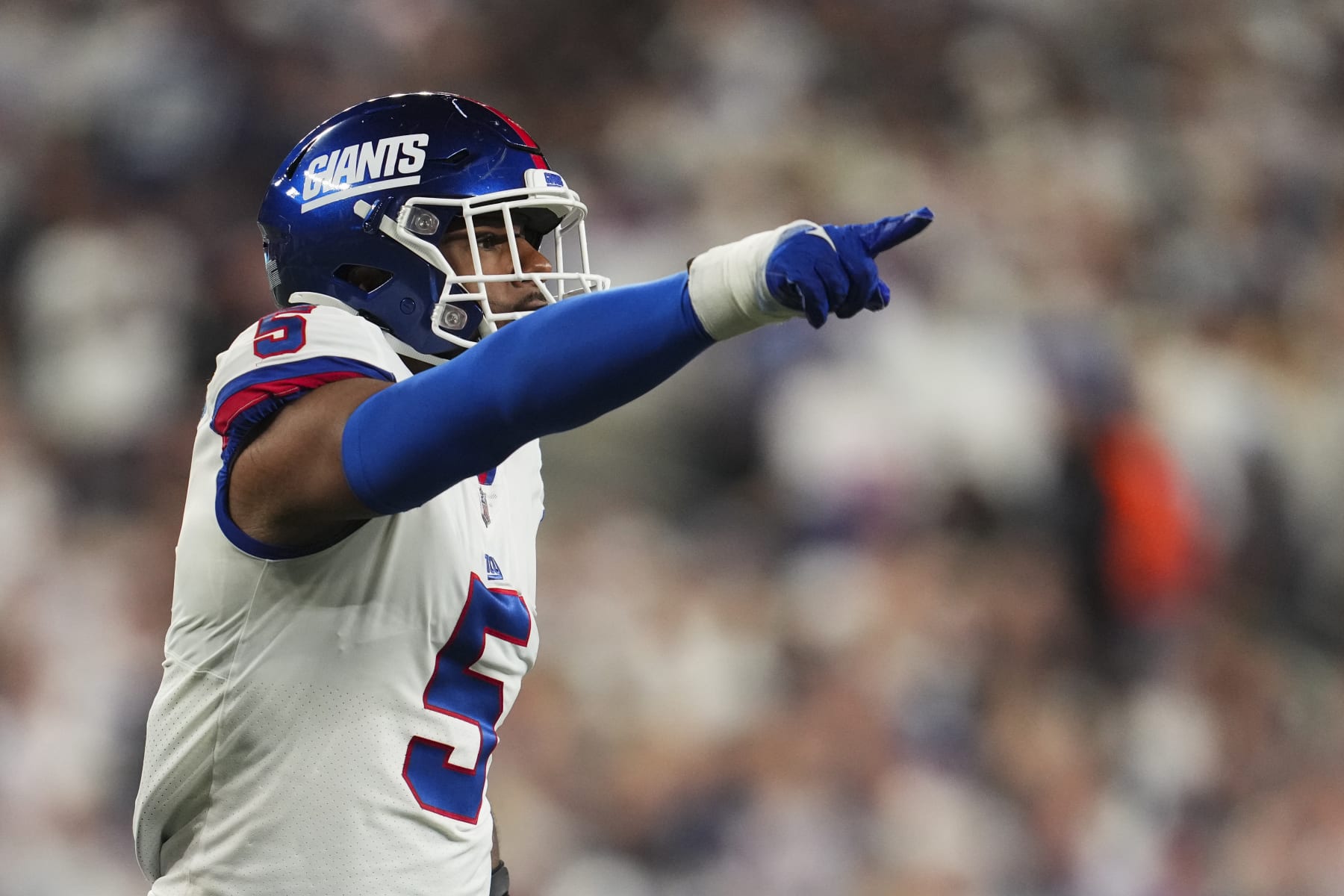 EAST RUTHERFORD, NJ - SEPTEMBER 26: Kayvon Thibodeaux #5 of the New York Giants gets set against the Dallas Cowboys at MetLife Stadium on September 26, 2022 in East Rutherford, New Jersey. (Photo by Cooper Neill/Getty Images)