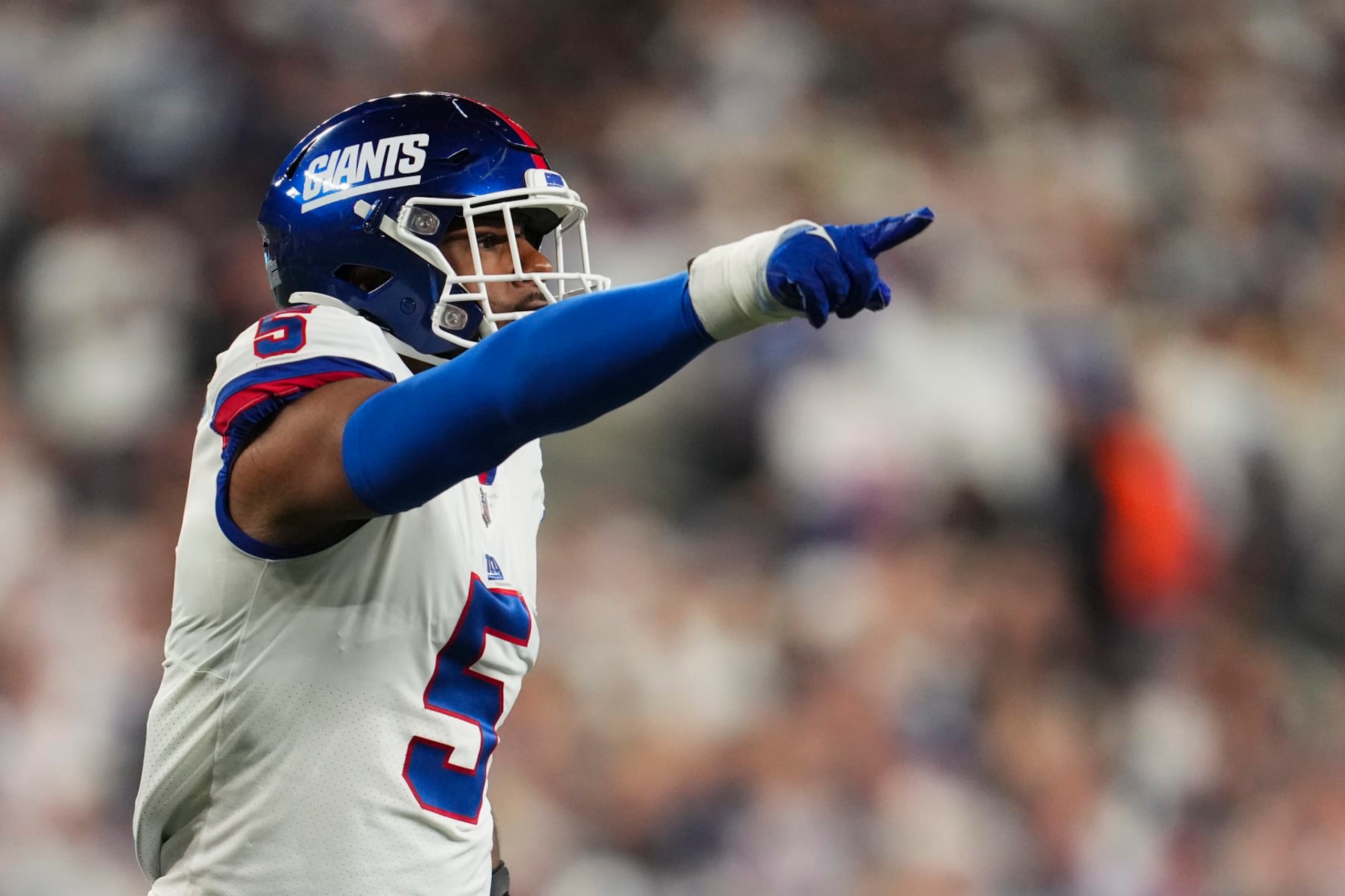 EAST RUTHERFORD, NJ - SEPTEMBER 26: Kayvon Thibodeaux #5 of the New York Giants gets set against the Dallas Cowboys at MetLife Stadium on September 26, 2022 in East Rutherford, New Jersey. (Photo by Cooper Neill/Getty Images)