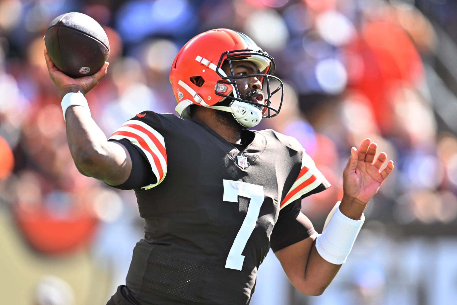 CLEVELAND, OHIO - OCTOBER 16: Jacoby Brissett #7 of the Cleveland Browns throws a pass against the New England Patriots during the first quarterat FirstEnergy Stadium on October 16, 2022 in Cleveland, Ohio. (Photo by Jason Miller/Getty Images)