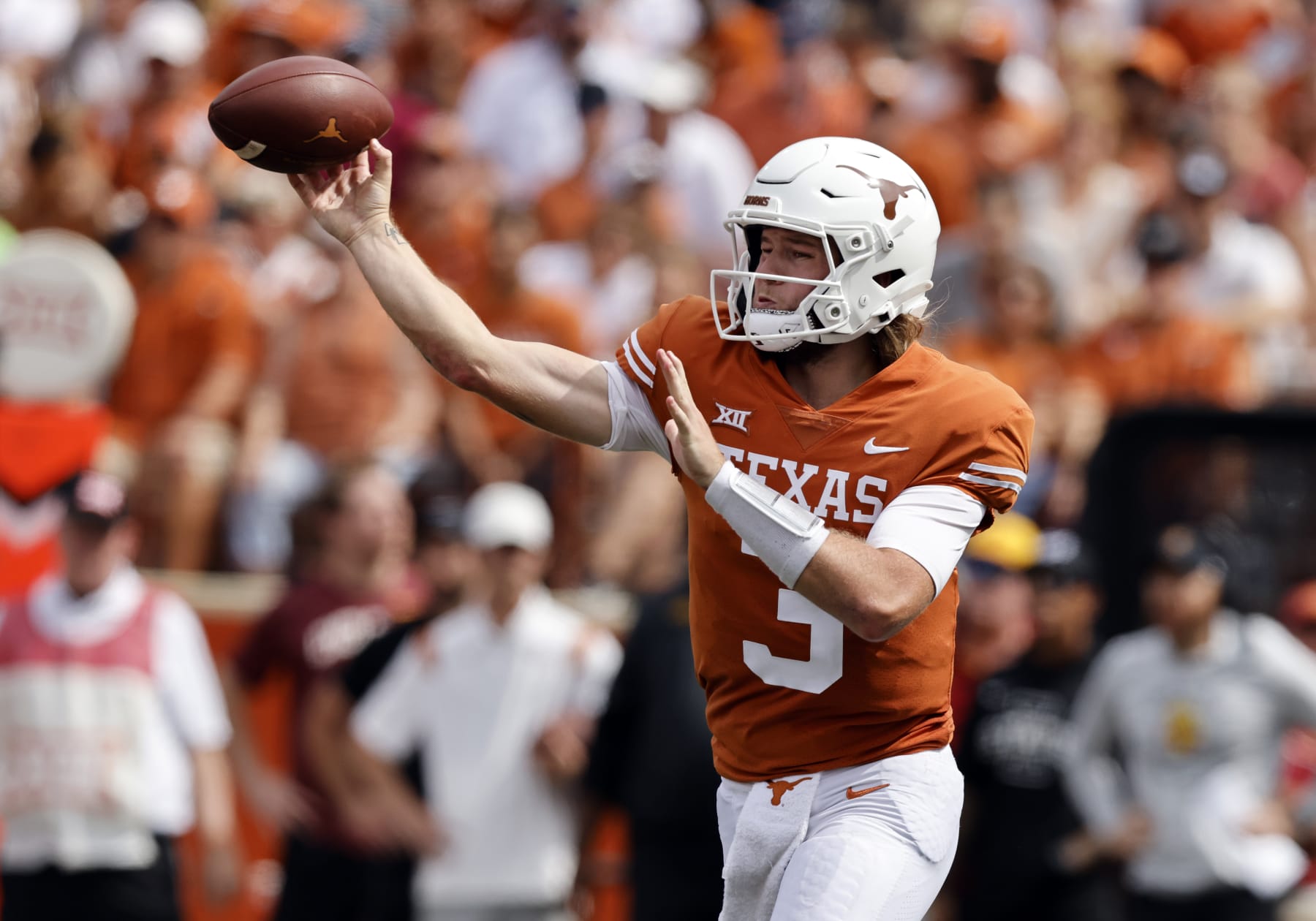AUSTIN, TX - OCTOBER 15: Texas Longhorns quarterback Quinn Ewers (3) throws the ball during the game against  the Iowa State Cyclones on October 15, 2022, at Darrell K Royal - Texas Memorial Stadium in Austin, TX. (Photo by Adam Davis/Icon Sportswire via Getty Images)