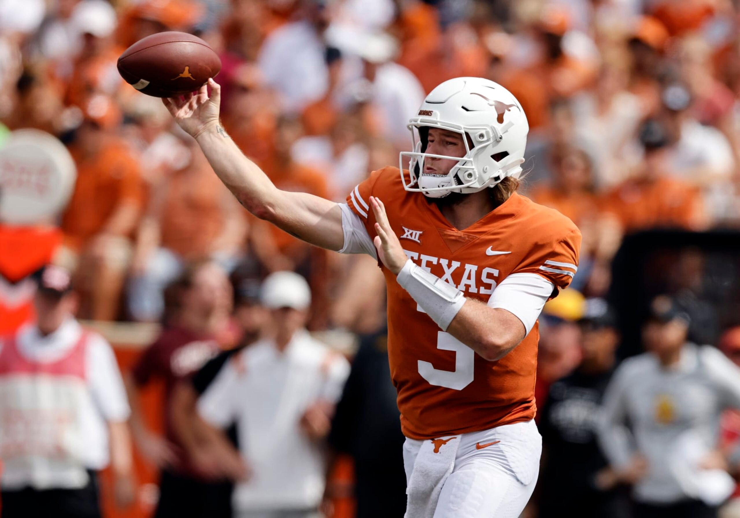 AUSTIN, TX - OCTOBER 15: Texas Longhorns quarterback Quinn Ewers (3) throws the ball during the game against  the Iowa State Cyclones on October 15, 2022, at Darrell K Royal - Texas Memorial Stadium in Austin, TX. (Photo by Adam Davis/Icon Sportswire via Getty Images)