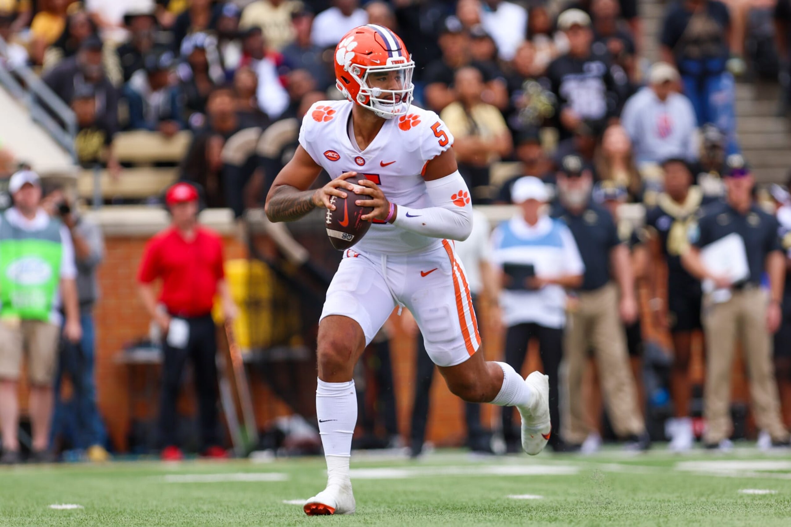 WINSTON-SALEM, NC - SEPTEMBER 24: DJ Uiagalelei (5) of the Clemson Tigers looks to throw the ball during a football game between the Wake Forest Demon Deacons and the Clemson Tigers on September 24, 2022, at Truist Field in Winston-Salem, NC. (Photo by David Jensen/Icon Sportswire via Getty Images)