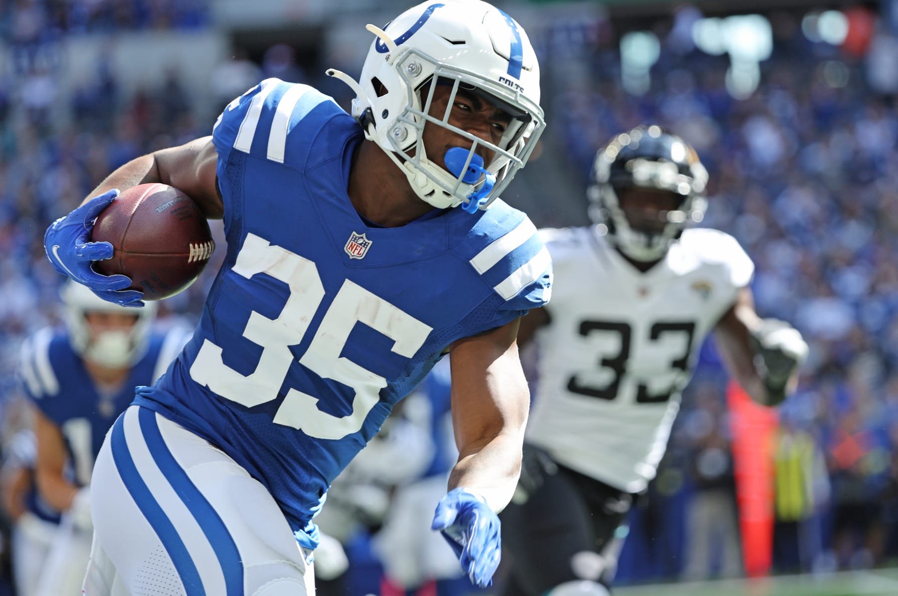 INDIANAPOLIS, INDIANA - OCTOBER 16: Deon Jackson #35 of the Indianapolis Colts runs against the Jacksonville Jaguars during the first half at Lucas Oil Stadium on October 16, 2022 in Indianapolis, Indiana. (Photo by Michael Hickey/Getty Images)